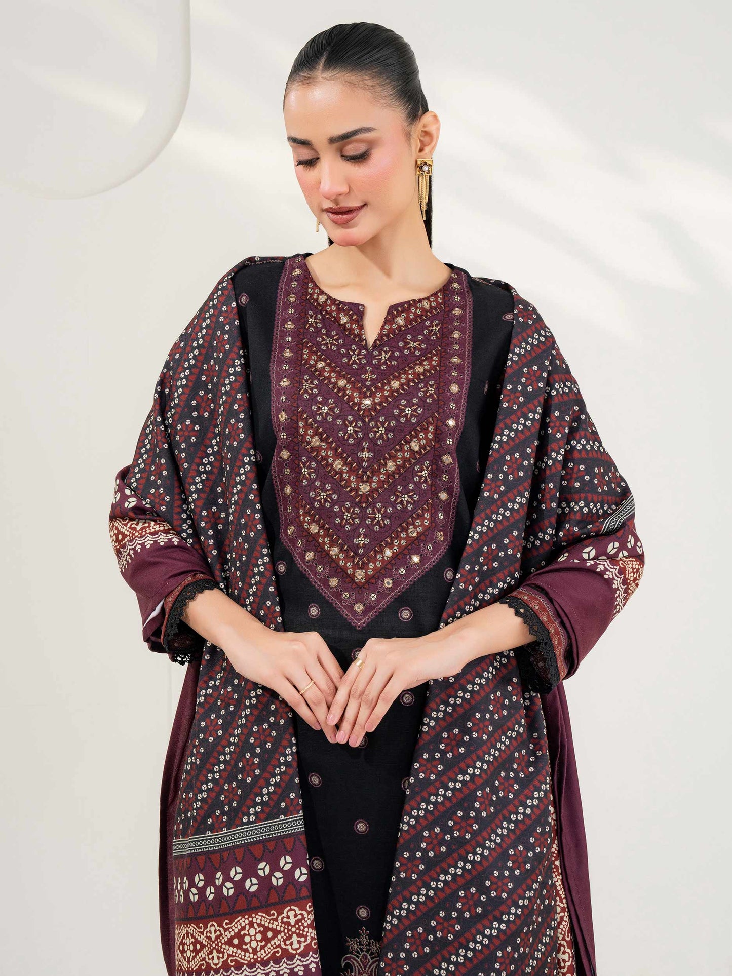3 Piece Khaddar Suit-Embroidered (Pret)