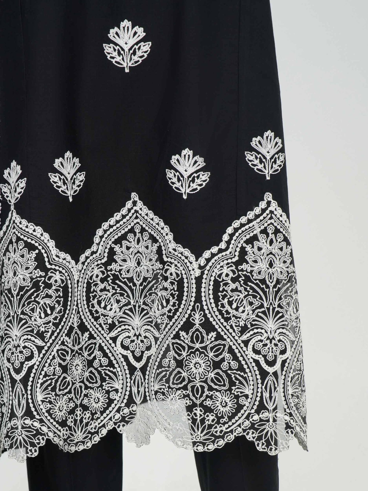 3 Piece Lawn Slub Suit- Embroidered (Pret)