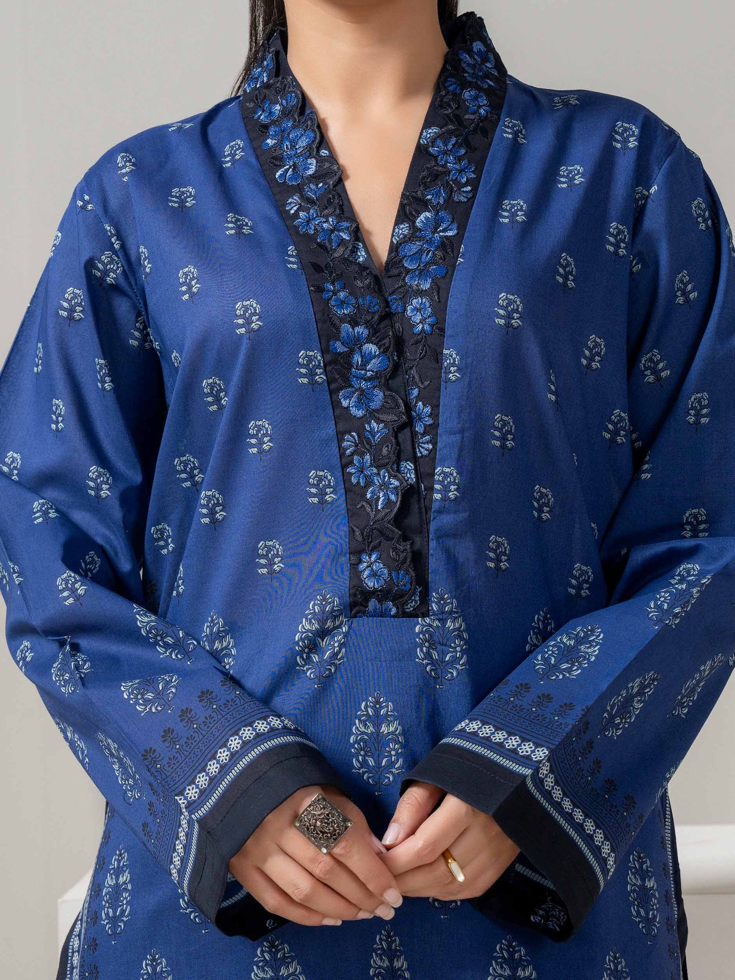 2 Piece Lawn Suit-Embroidered (Pret)