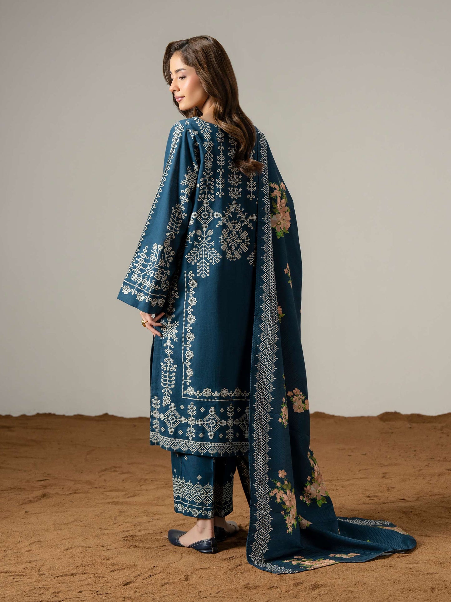 3 Piece Khaddar Suit-Paste Print (Pret)