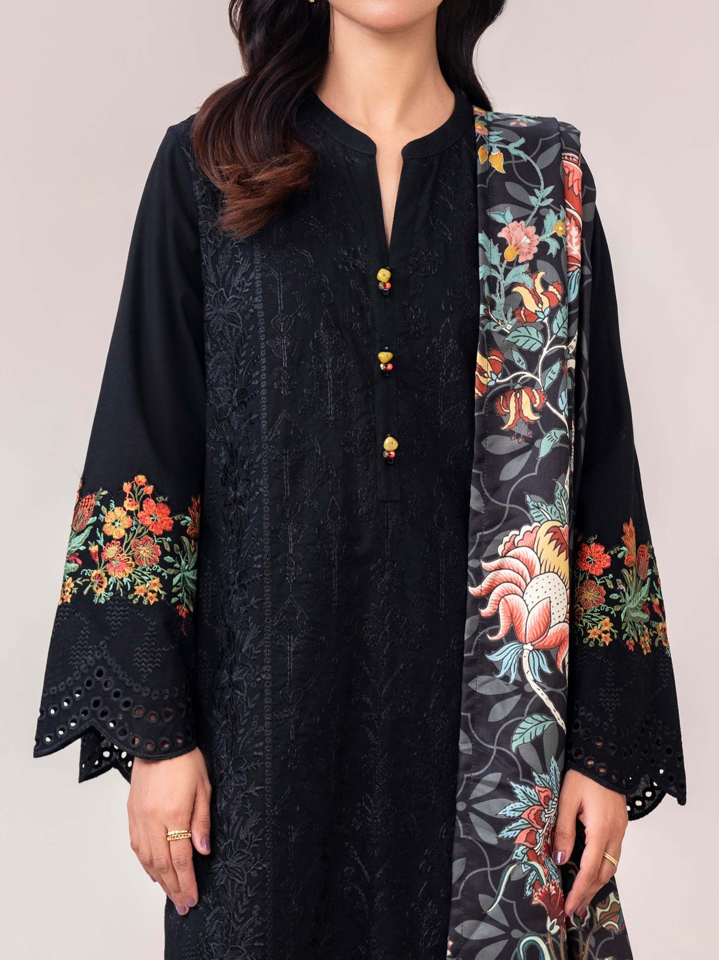 2 Piece Khaddar Suit- Embroidered (Pret)