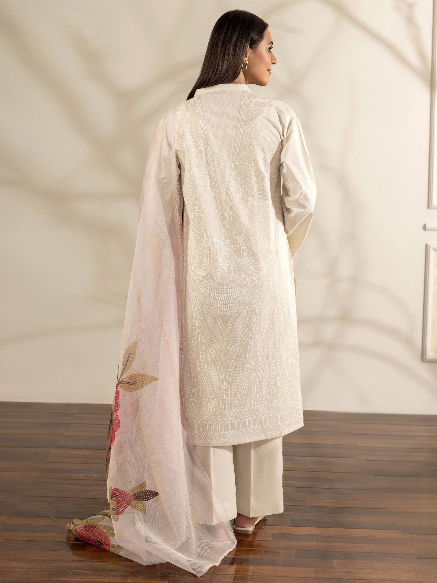 3 Piece Lawn Suit-Emboss Print (Pret)
