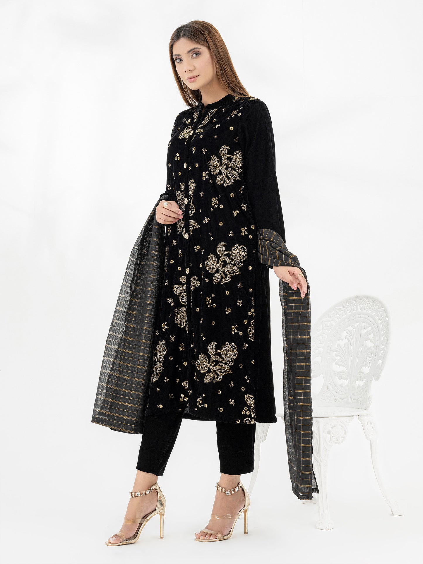 3 Piece Velvet Suit-Embroidered (Pret)