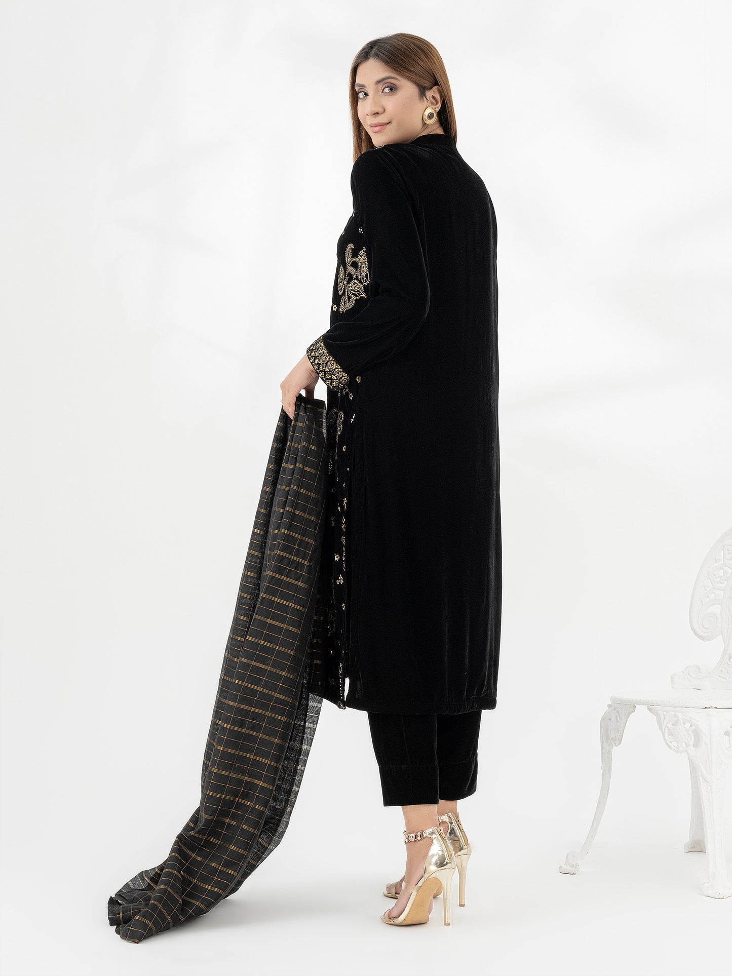 3 Piece Velvet Suit-Embroidered (Pret)
