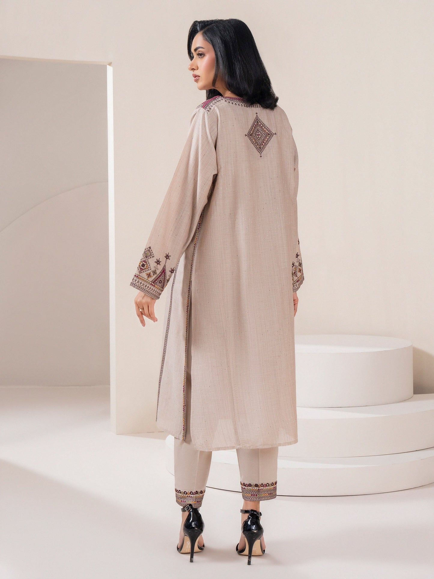 2 Piece Yarn Dyed Suit-Embroidered (Pret)