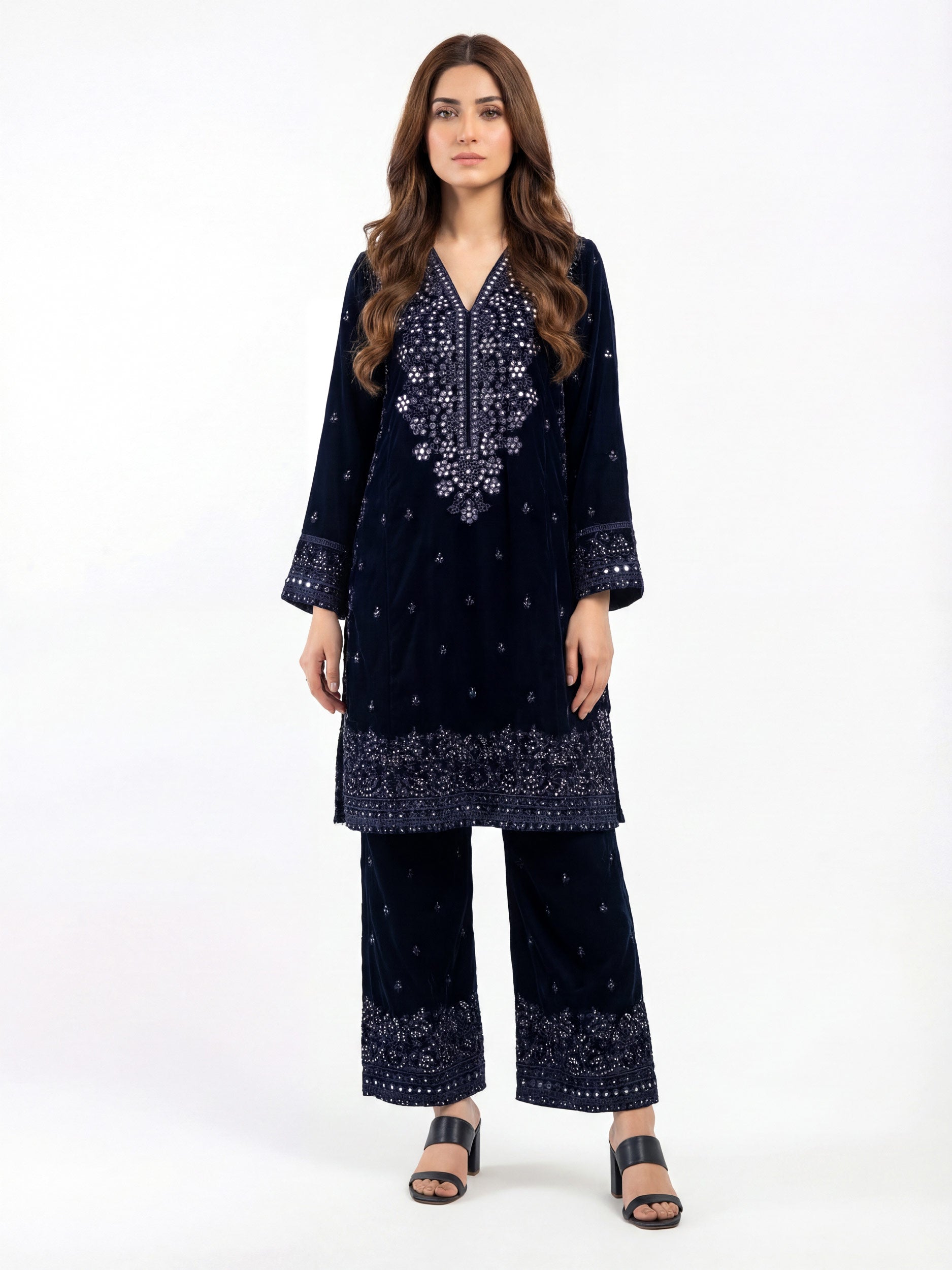2-piece-velvet-suit--embroidered-(pret)