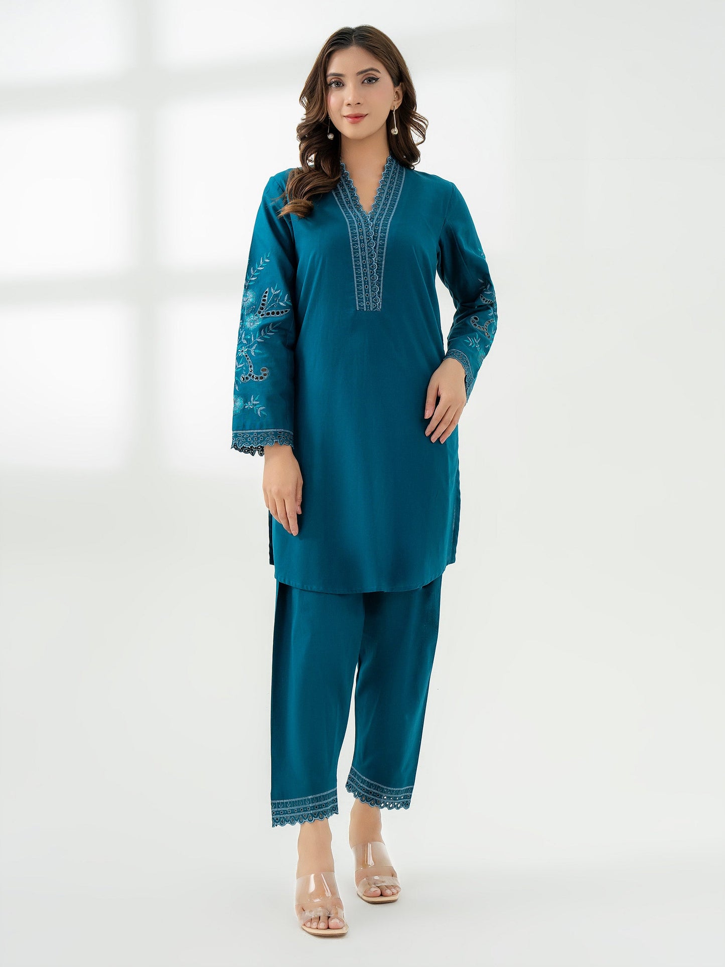 2 Piece Khaddar Suit-Embroidered (Pret)