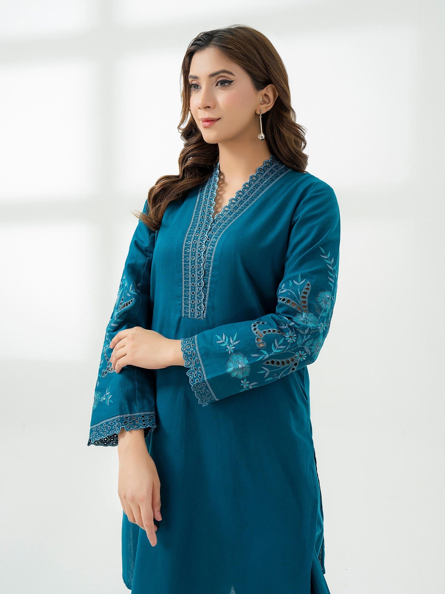 2 Piece Khaddar Suit-Embroidered (Pret)