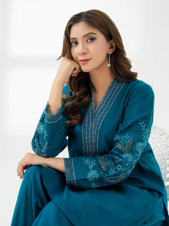 2-piece-khaddar-suit-embroidered-(pret)