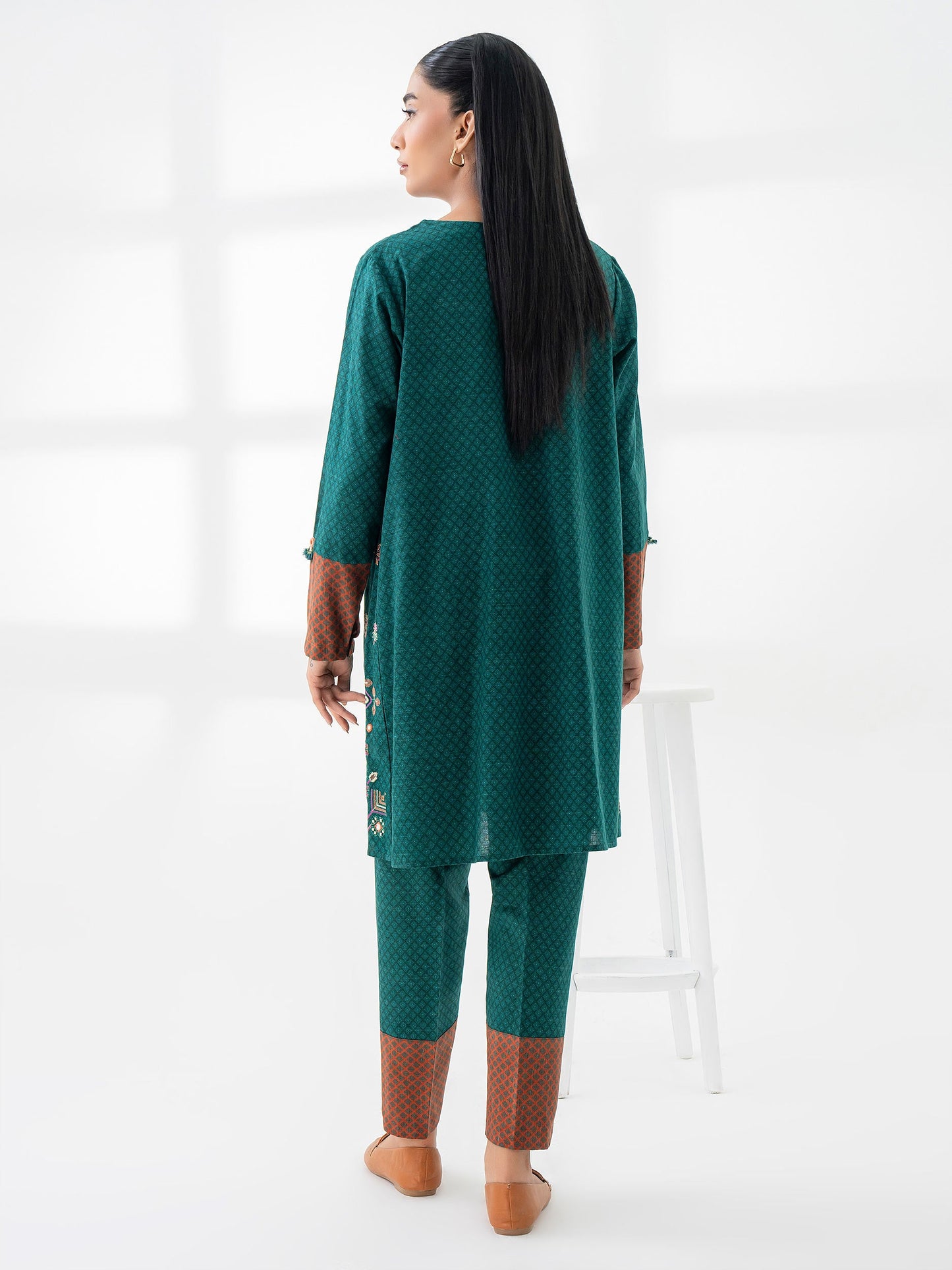 2 Piece Khaddar Suit-Embroidered (Pret)