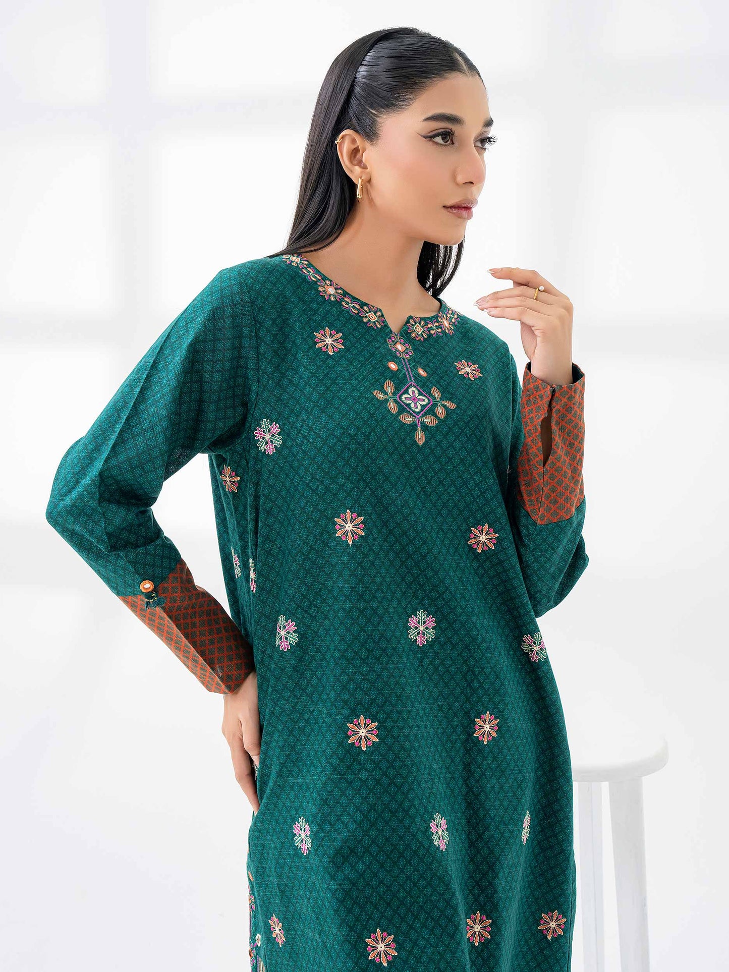 2 Piece Khaddar Suit-Embroidered (Pret)