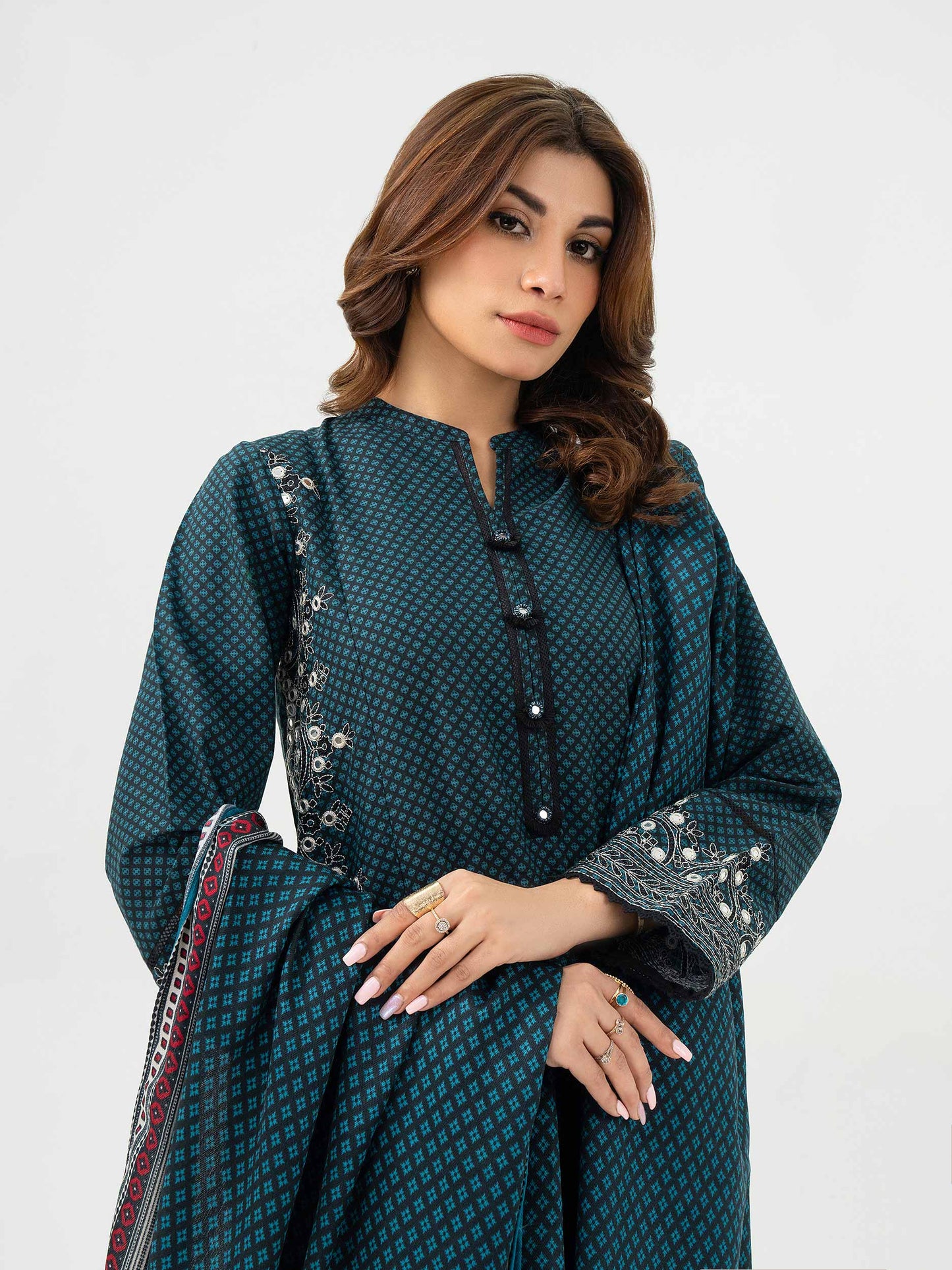 2 Piece Khaddar Suit-Embroidered (Pret)