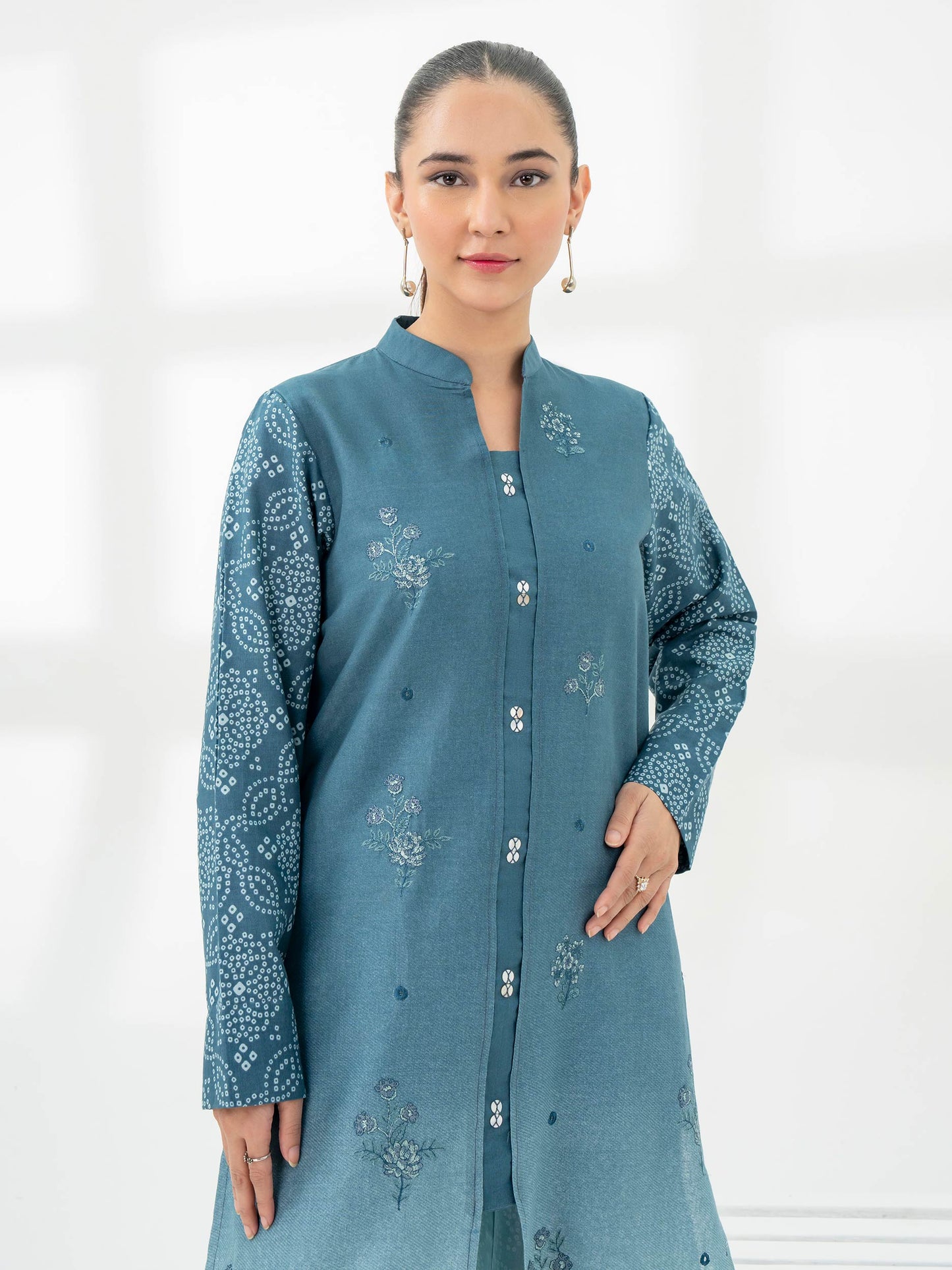 2 Piece Khaddar Suit-Embroidered (Pret)