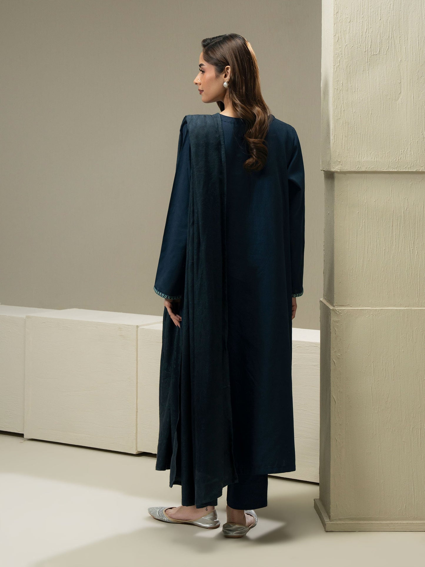 3 Piece Khaddar Suit-Embroidered (Pret)