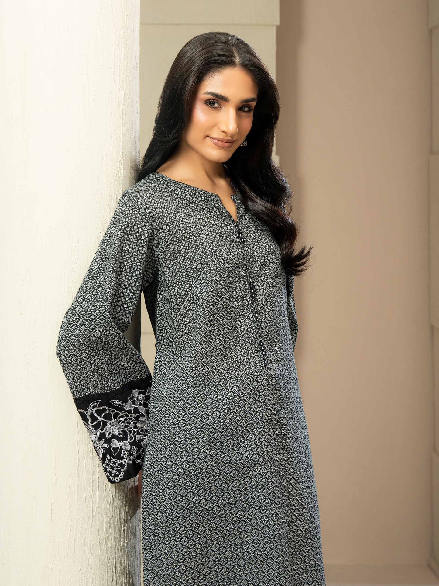 2 Piece Khaddar Suit-Embroidered (Pret)