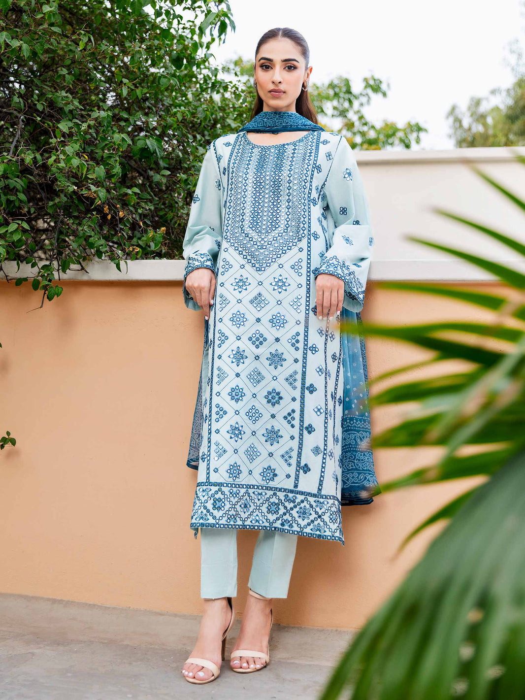 Meeral Pret Embroidered Lawn 2 Piece Suit COR-007