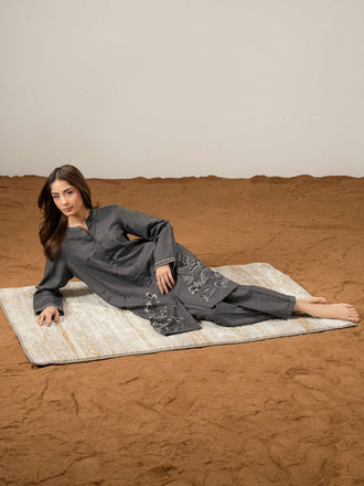 2-piece-yarn-dyed-suit-embroidered-(pret)