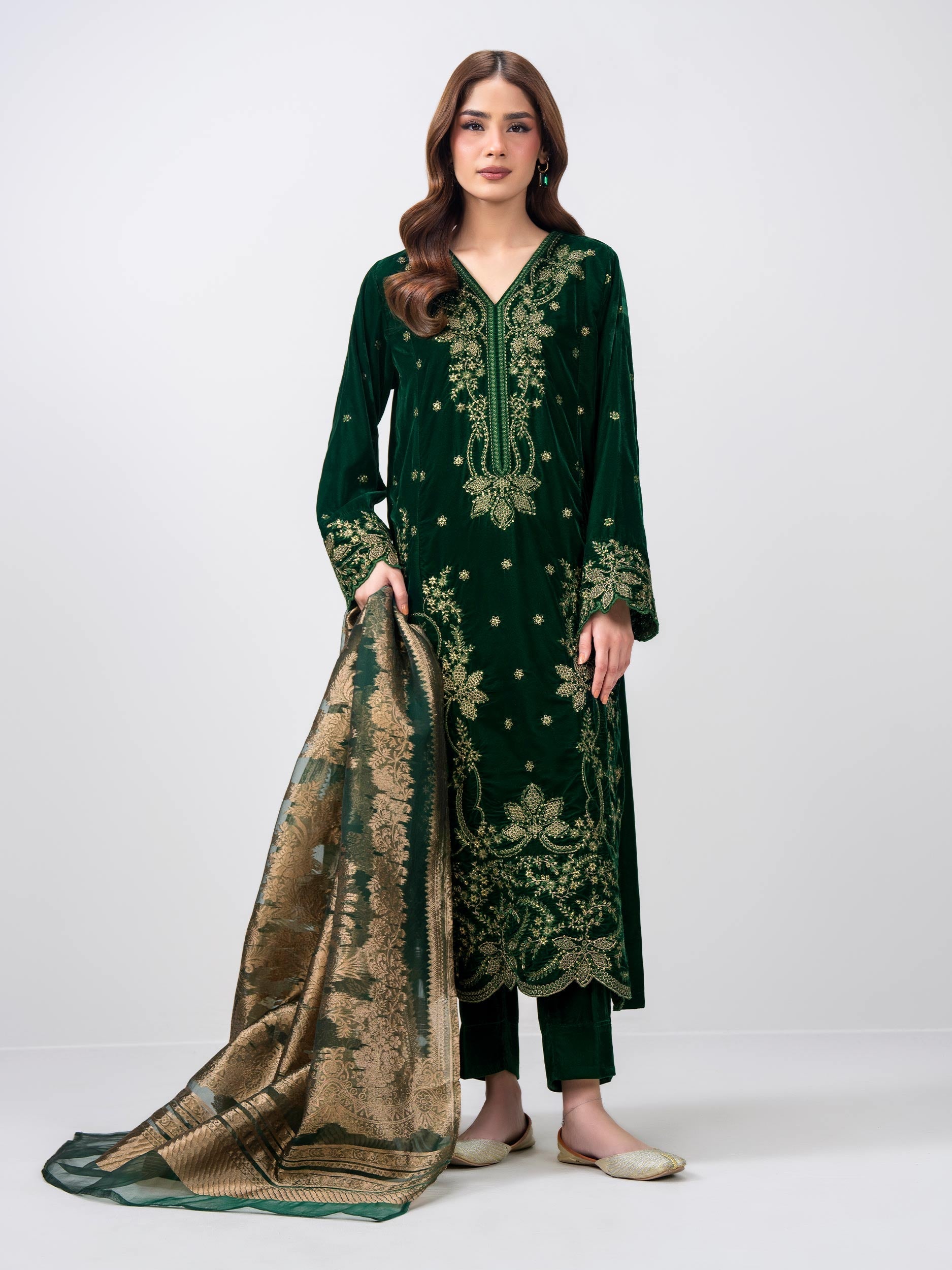 3-piece-velvet-suit--embroidered-(pret)
