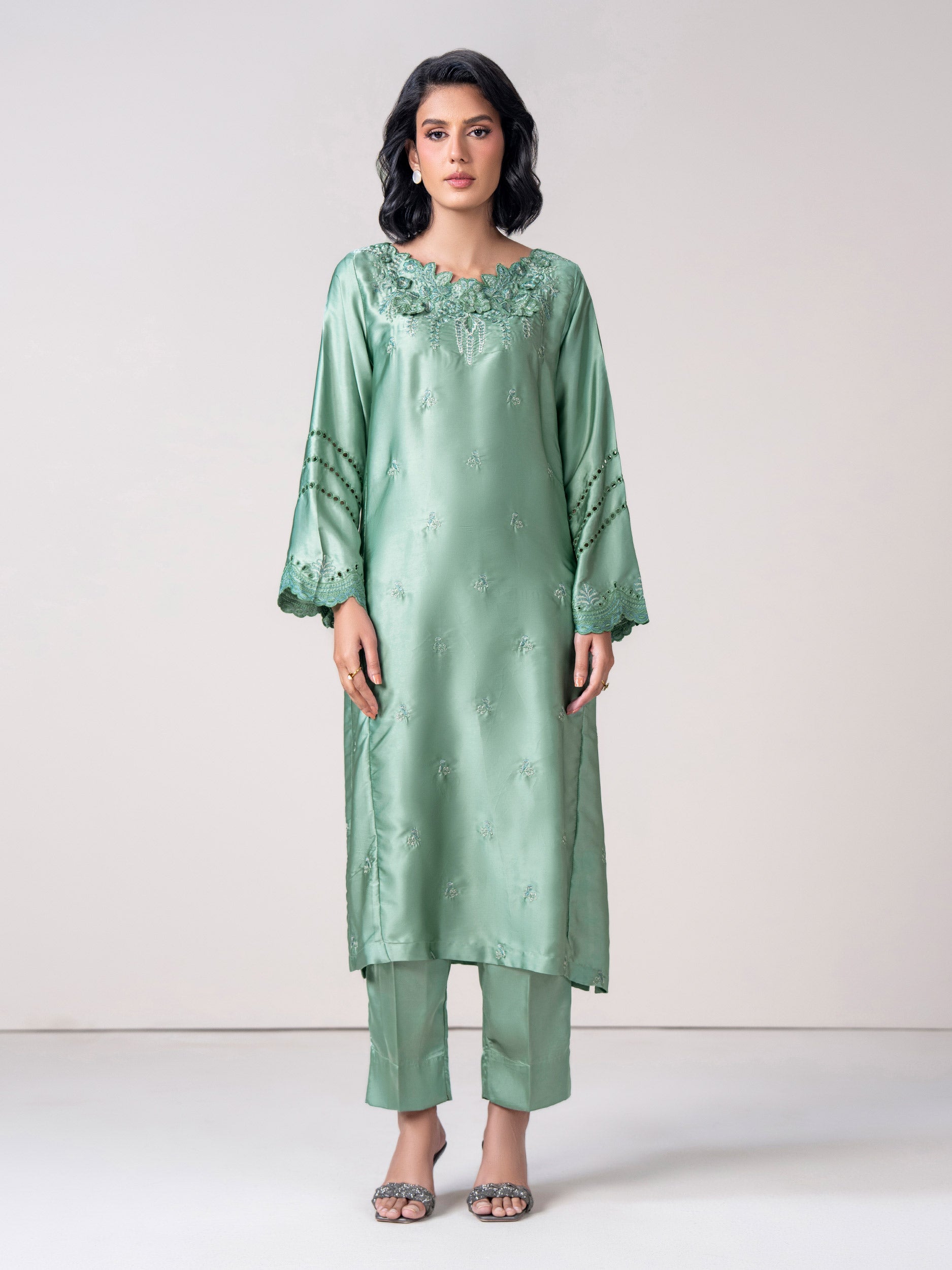 2-piece-silk-suit--embroidered-(pret)