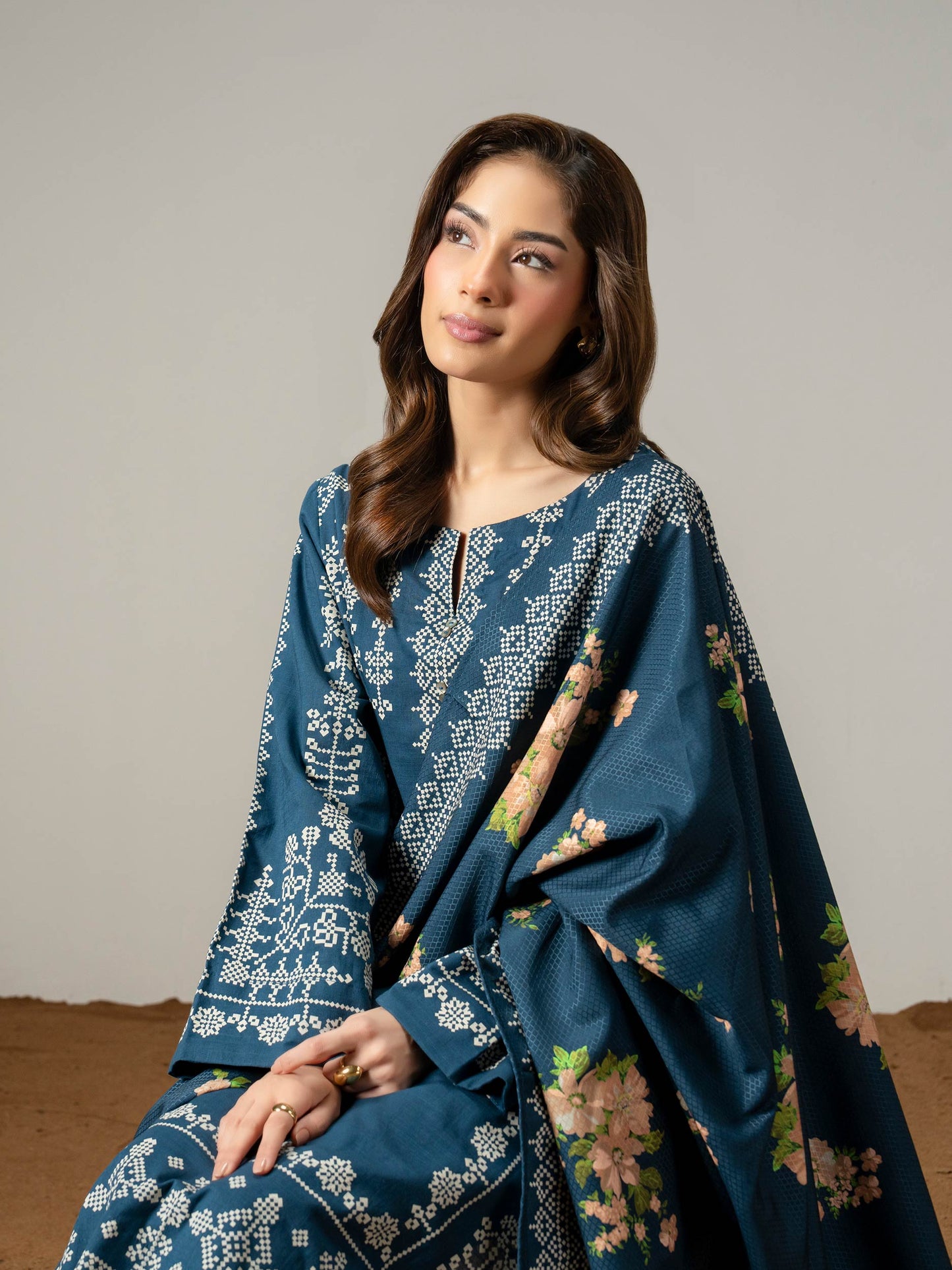 3 Piece Khaddar Suit-Paste Print (Pret)