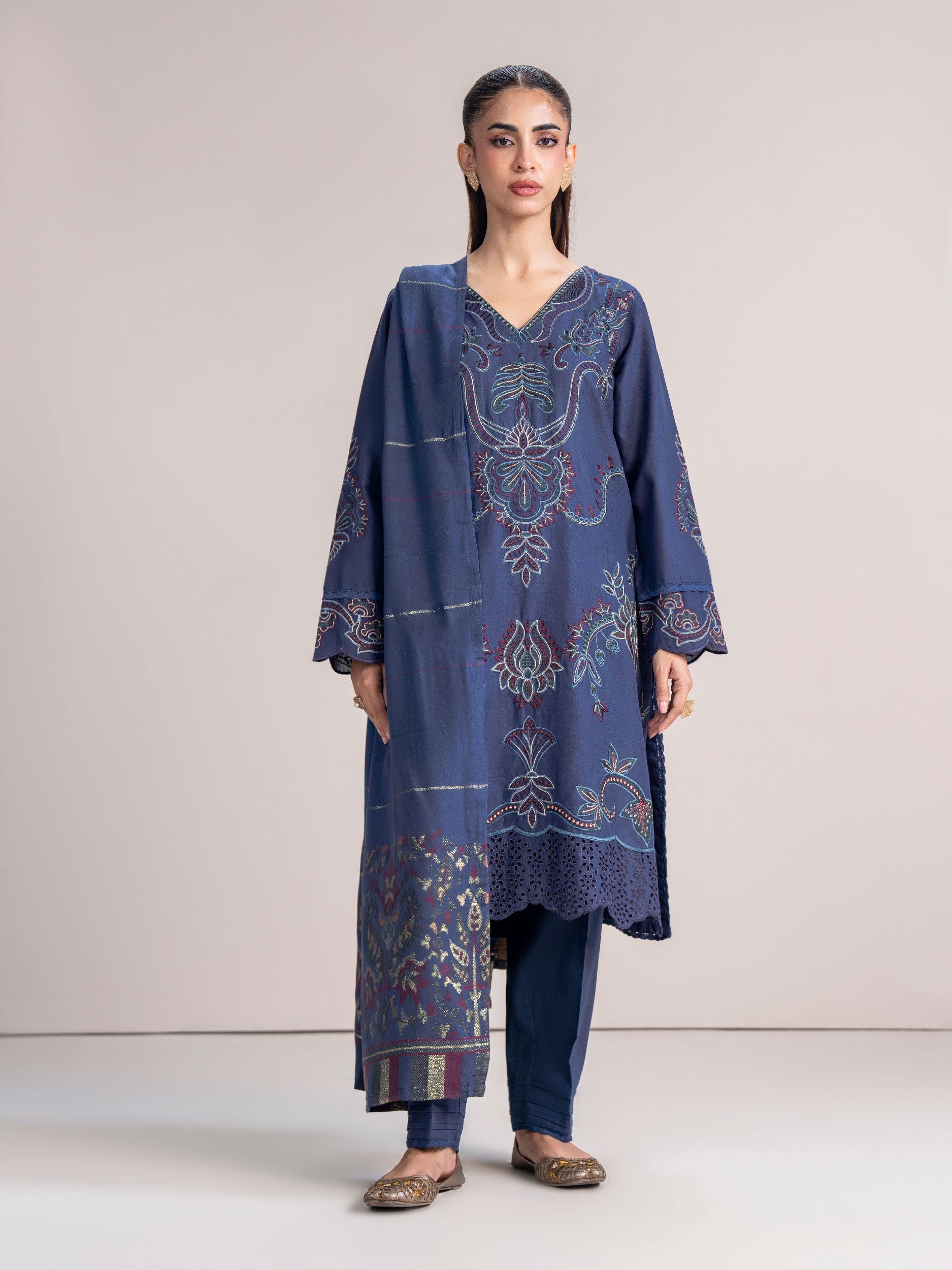 3-piece-khaddar-suit--embroidered-(pret)