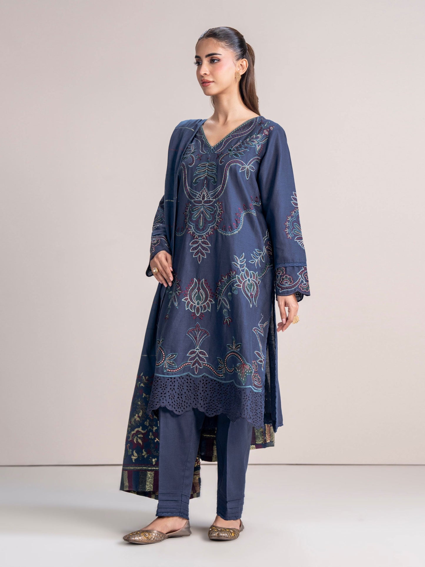 3 Piece Khaddar Suit- Embroidered (Pret)