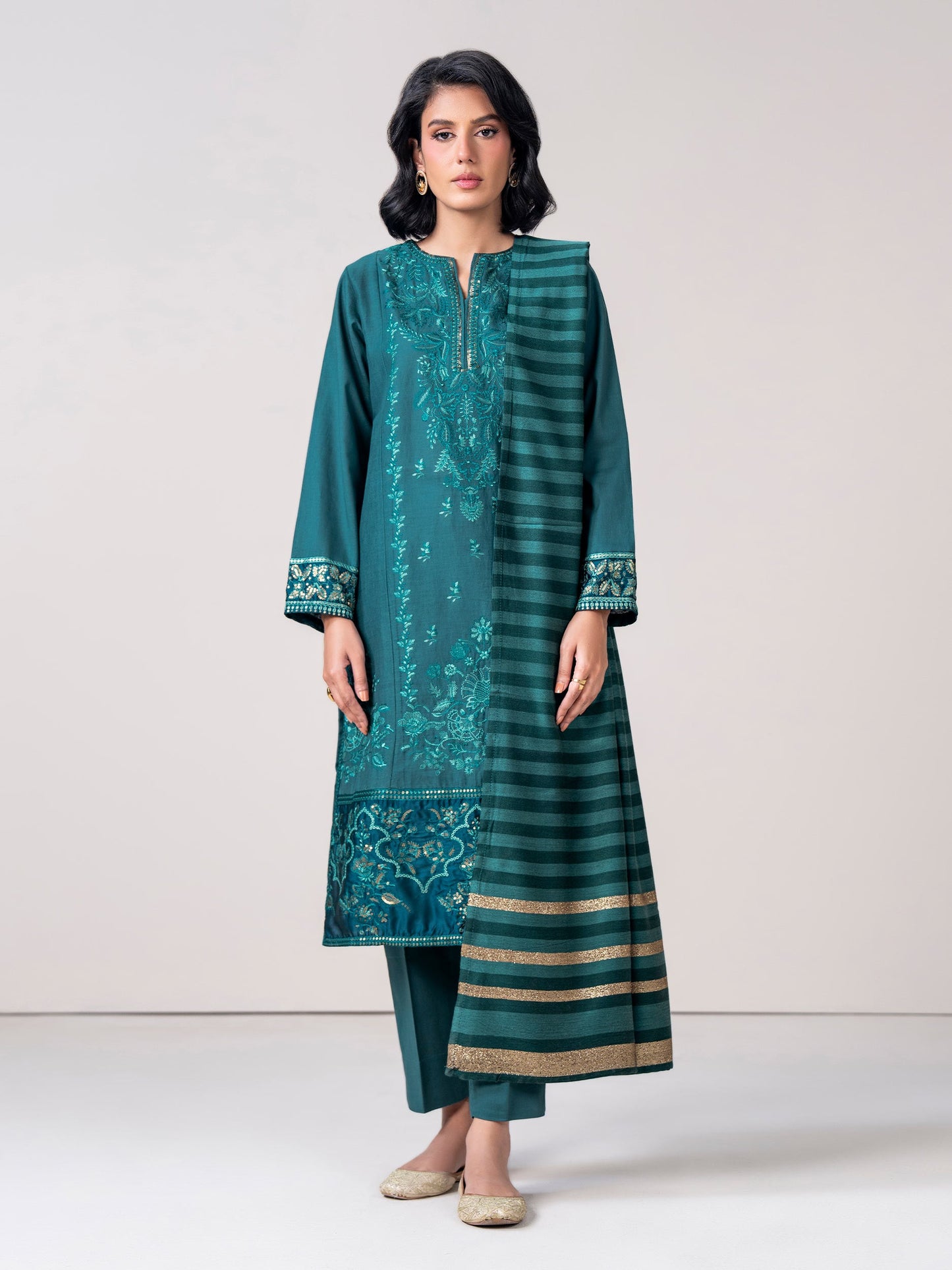 3 Piece Khaddar Suit- Embroidered (Pret)