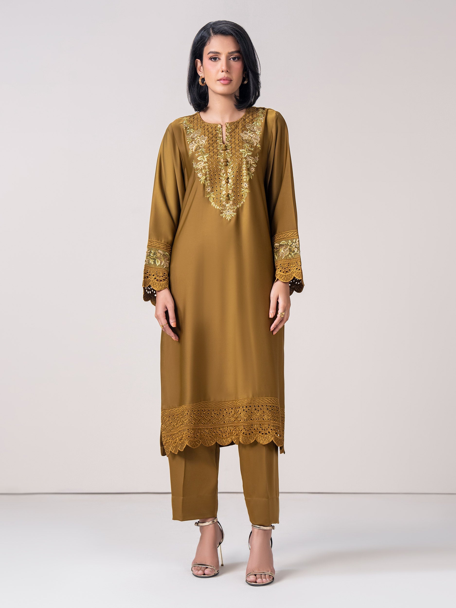 2-piece-silk-suit--embroidered-(pret)