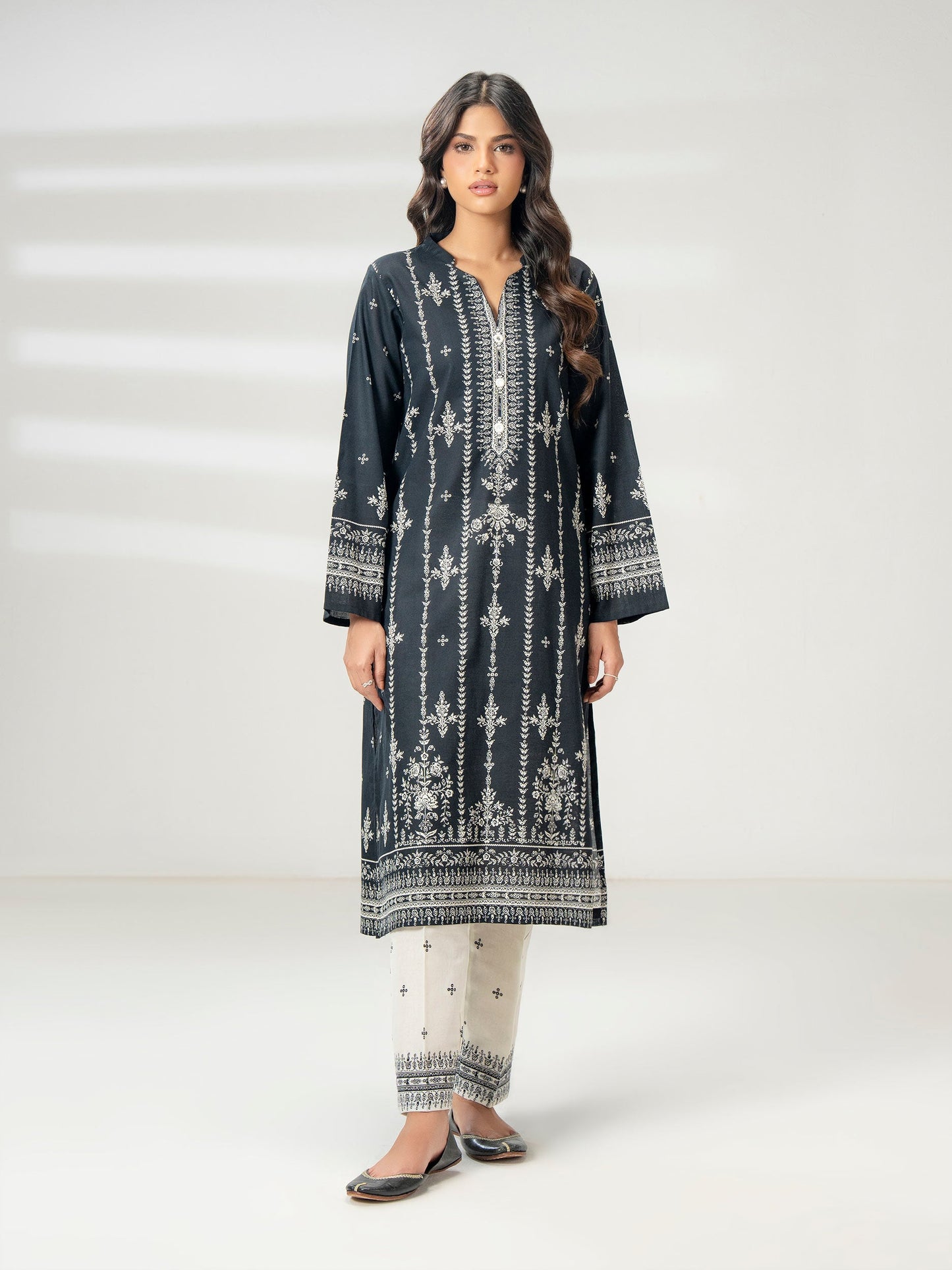 2 Piece Khaddar Suit-Printed (Pret)