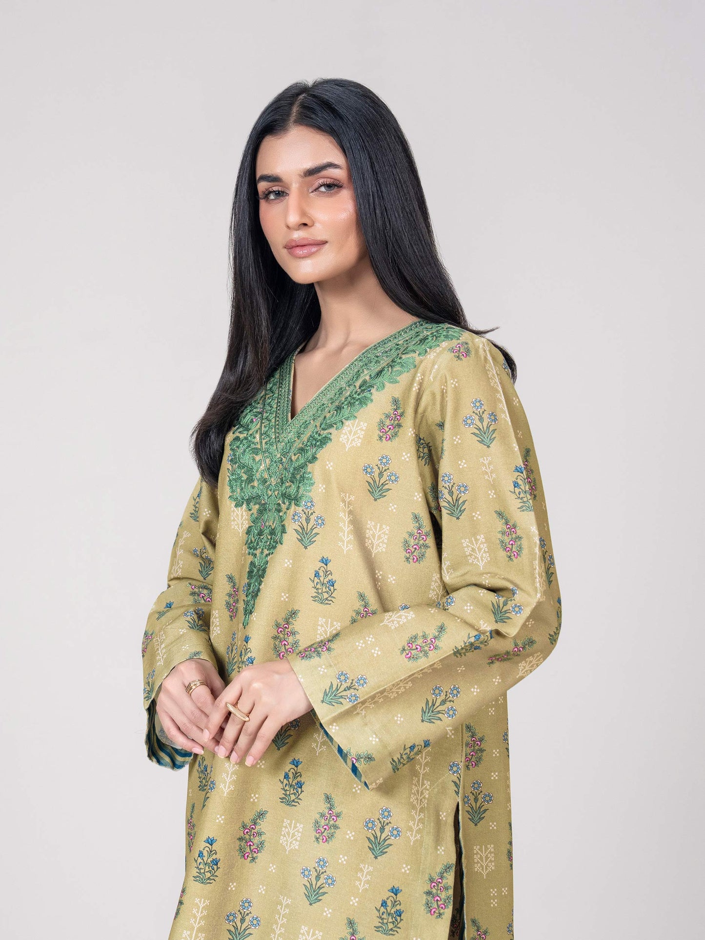 2 Piece Khaddar Suit- Embroidered (Pret)