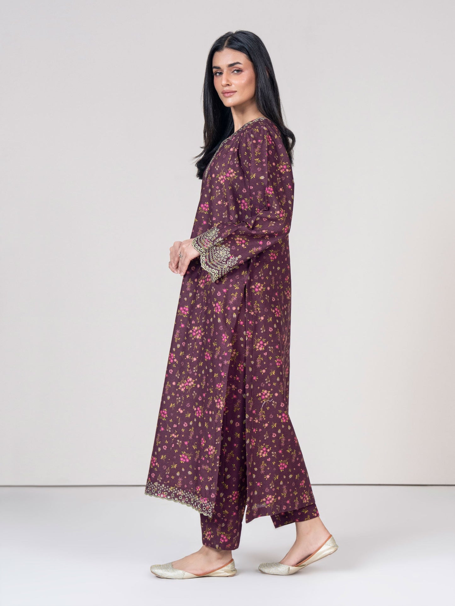 2 Piece Khaddar Suit- Embroidered (Pret)