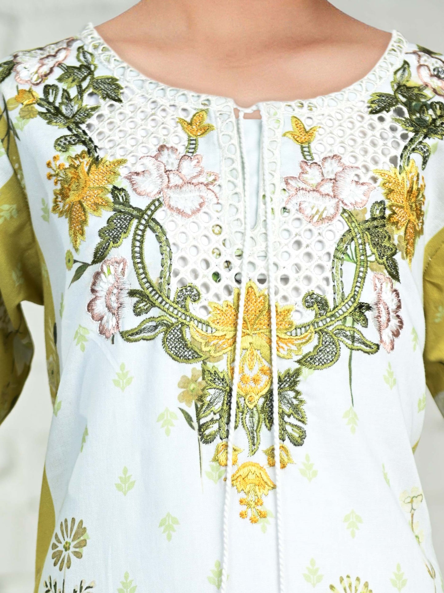 2 Piece Khaddar Suit- Embroidered (Pret)