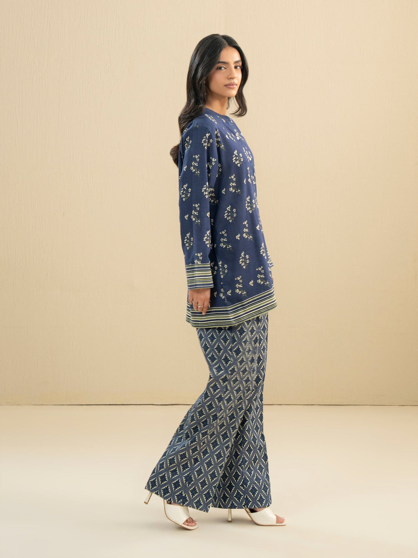 2 Piece Khaddar Suit-Printed (Pret)