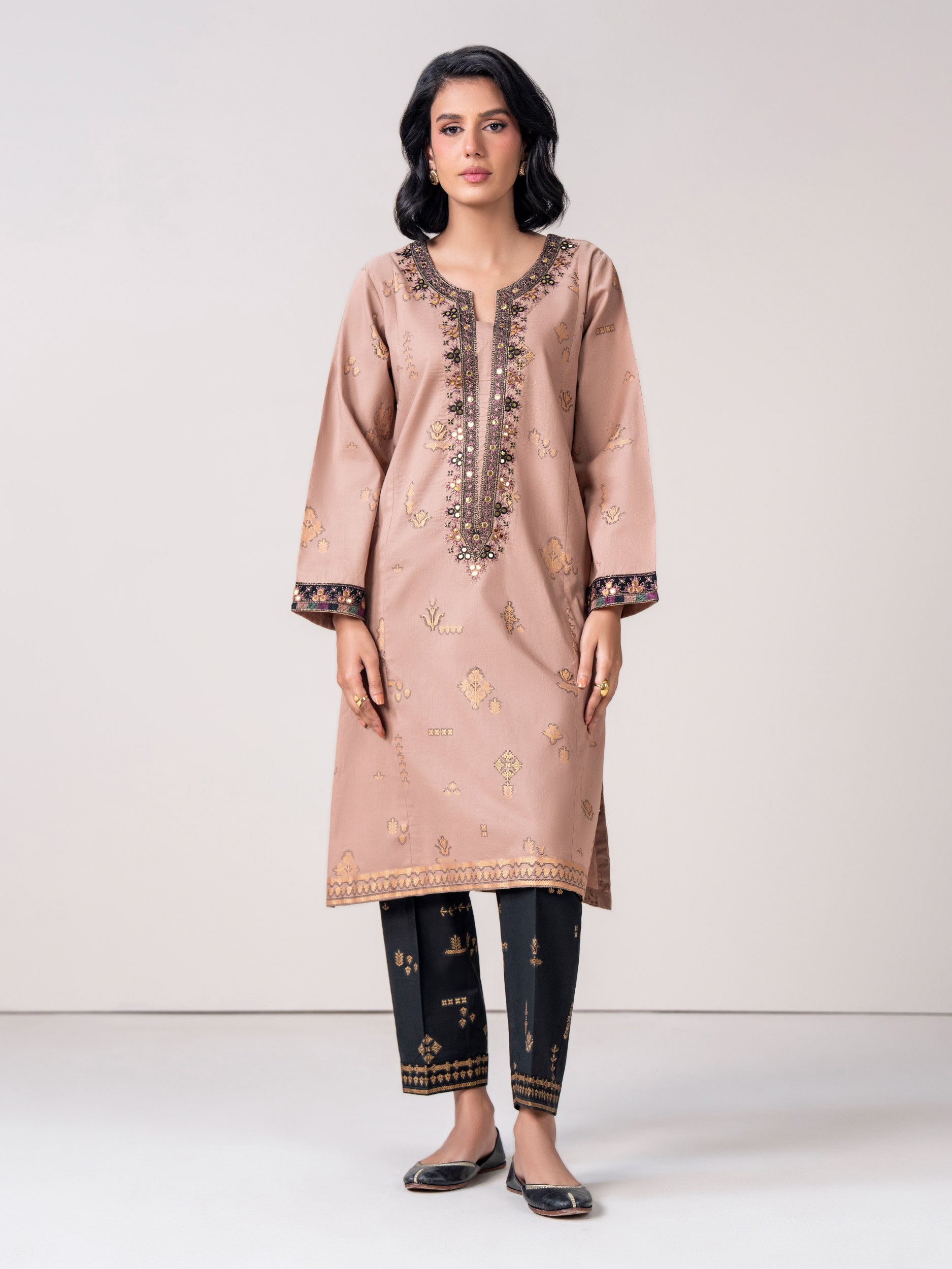 2-piece-khaddar-suit--embroidered-(pret)