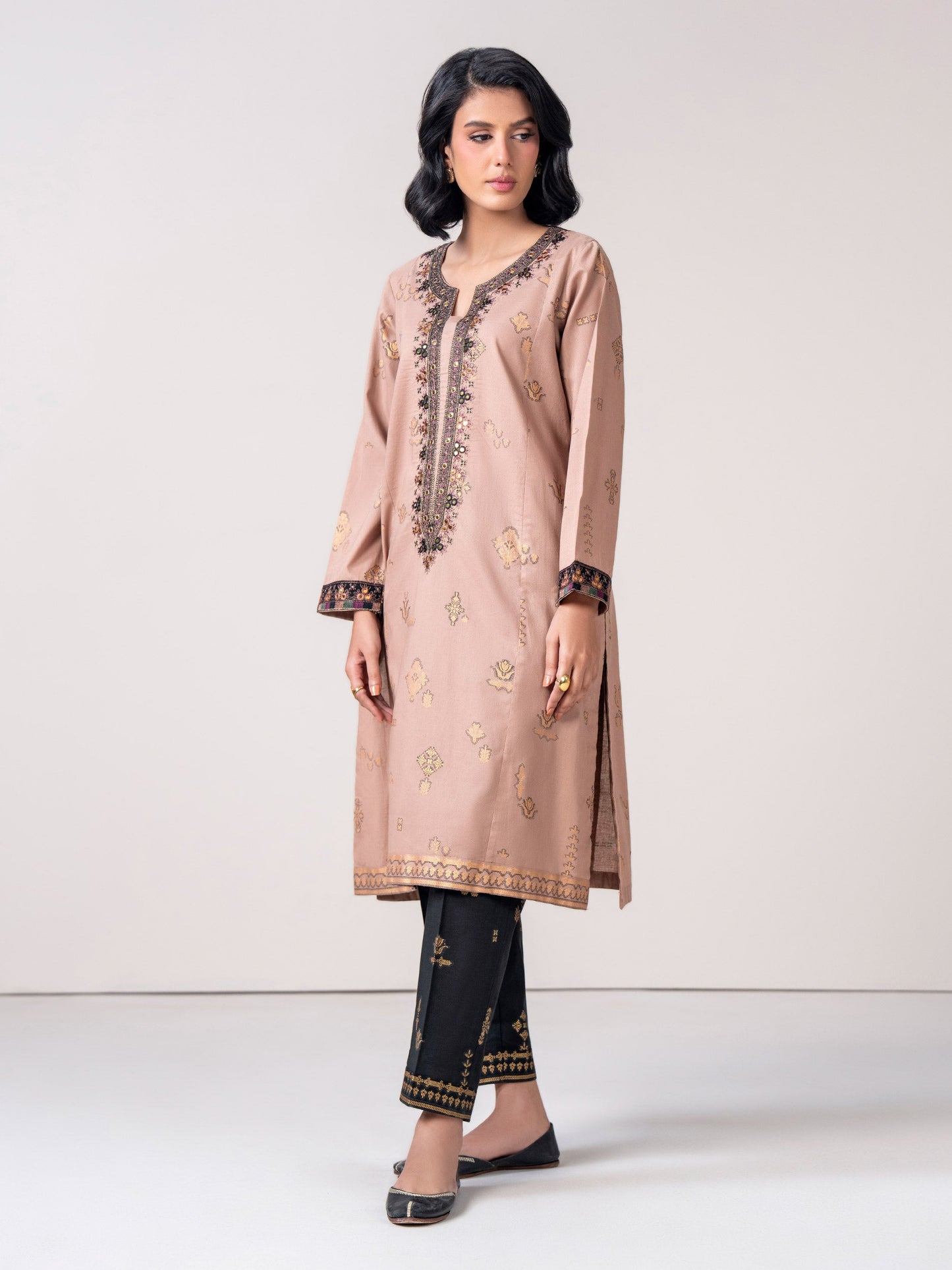 2 Piece Khaddar Suit- Embroidered (Pret)