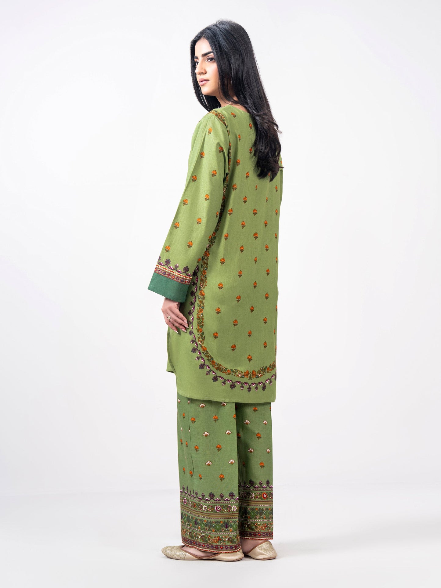 2 Piece Khaddar Suit- Embroidered (Pret)