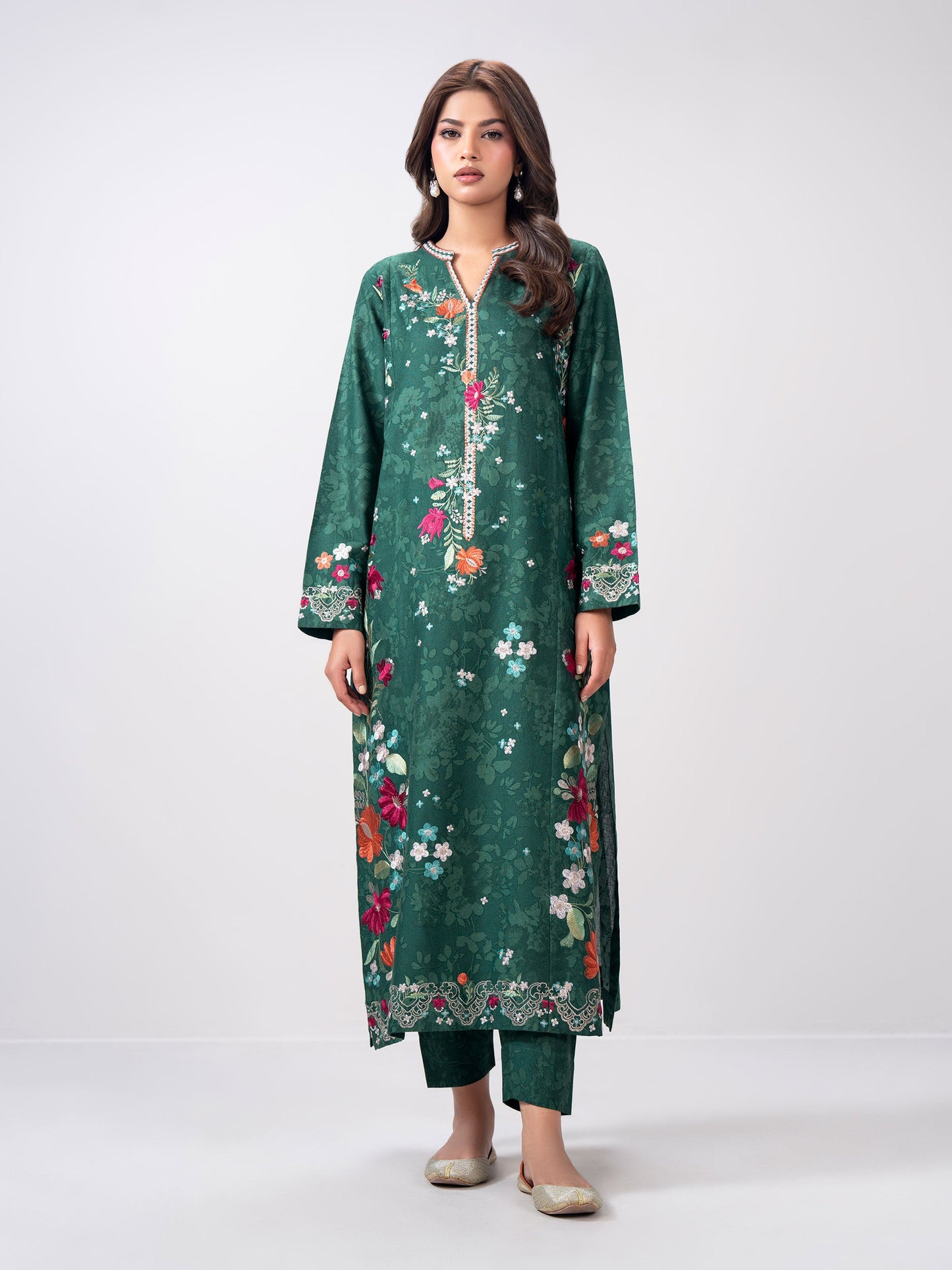 2 Piece Khaddar Suit- Embroidered (Pret)