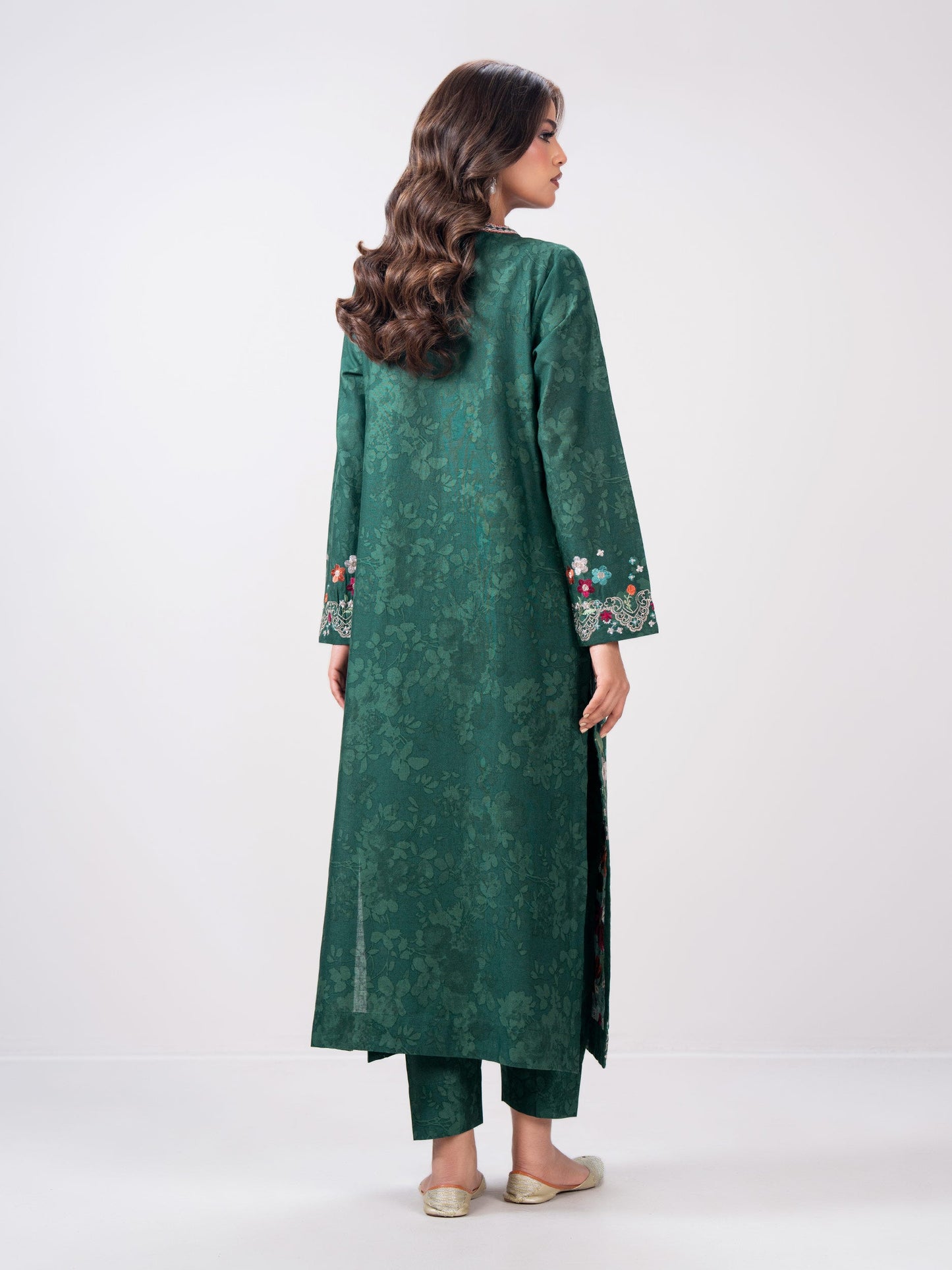 2 Piece Khaddar Suit- Embroidered (Pret)