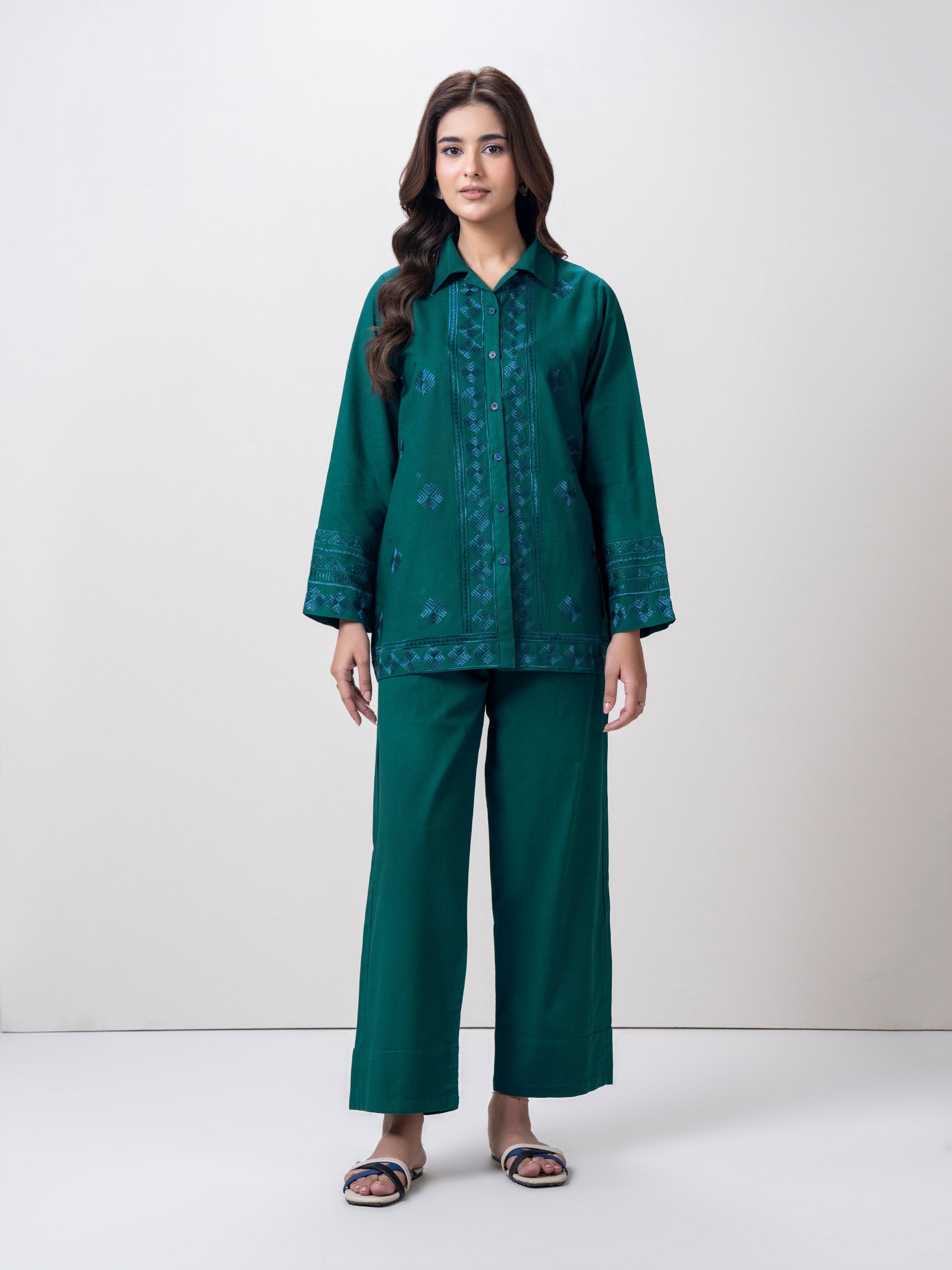 khaddar-co-ord-set--embroidered