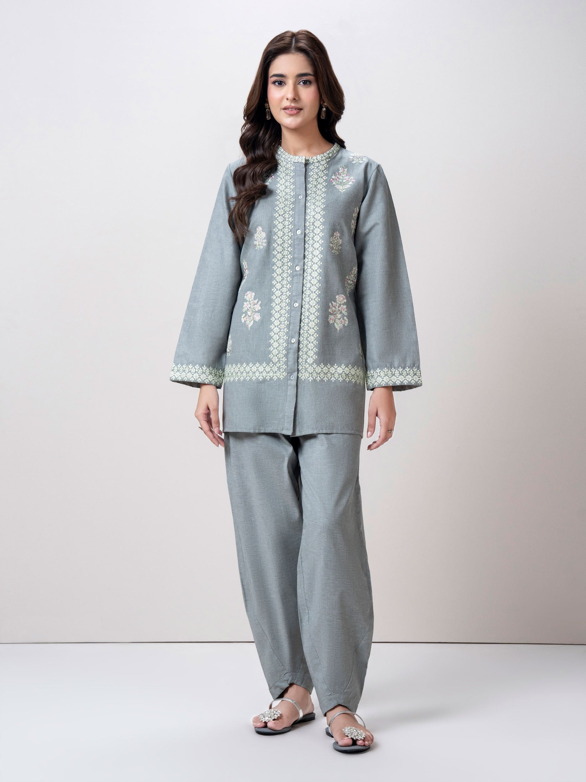 yarn-dyed-co-ord-set--embroidered