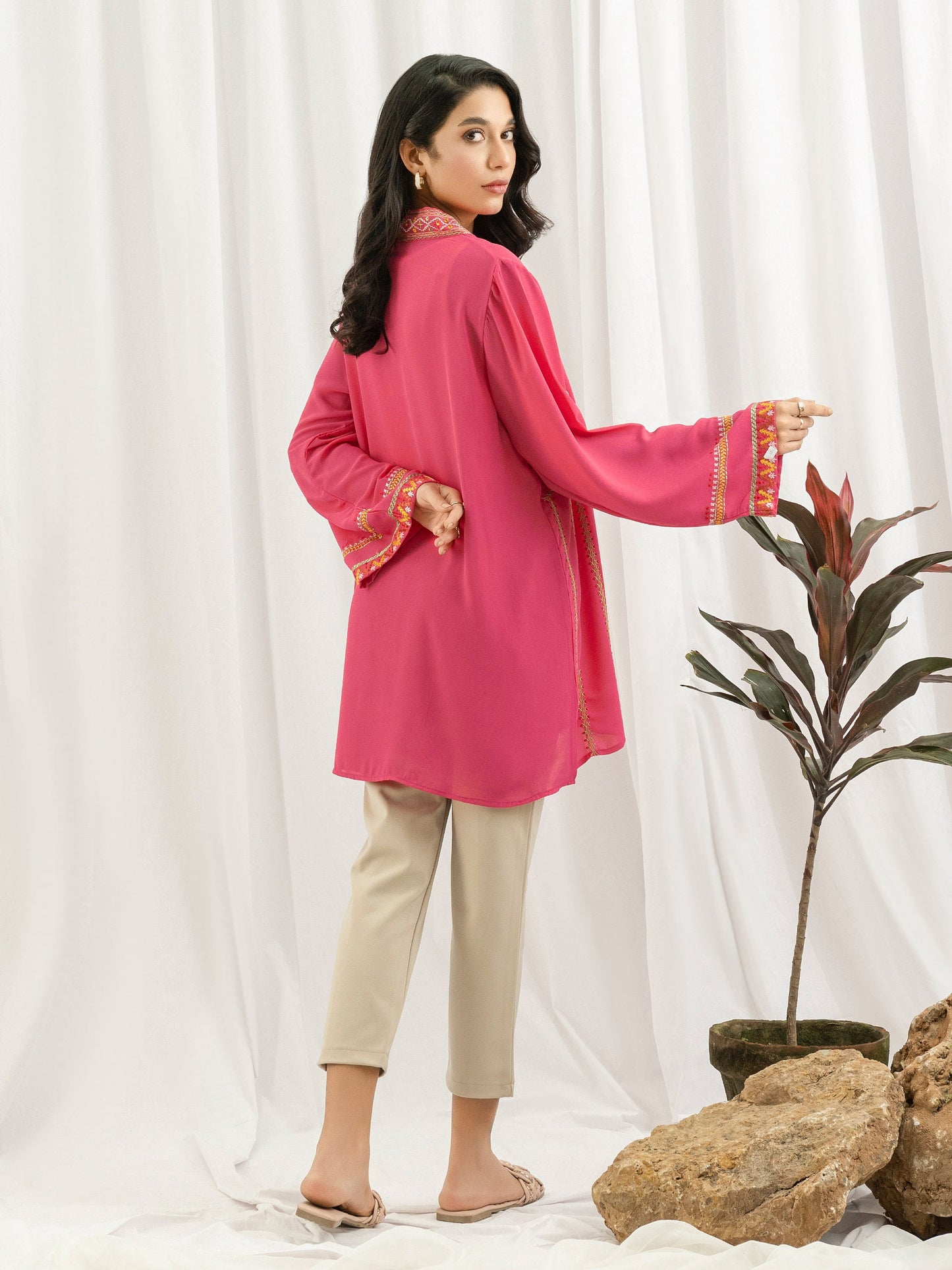 Grip Kurti- Embroidered (Pret)