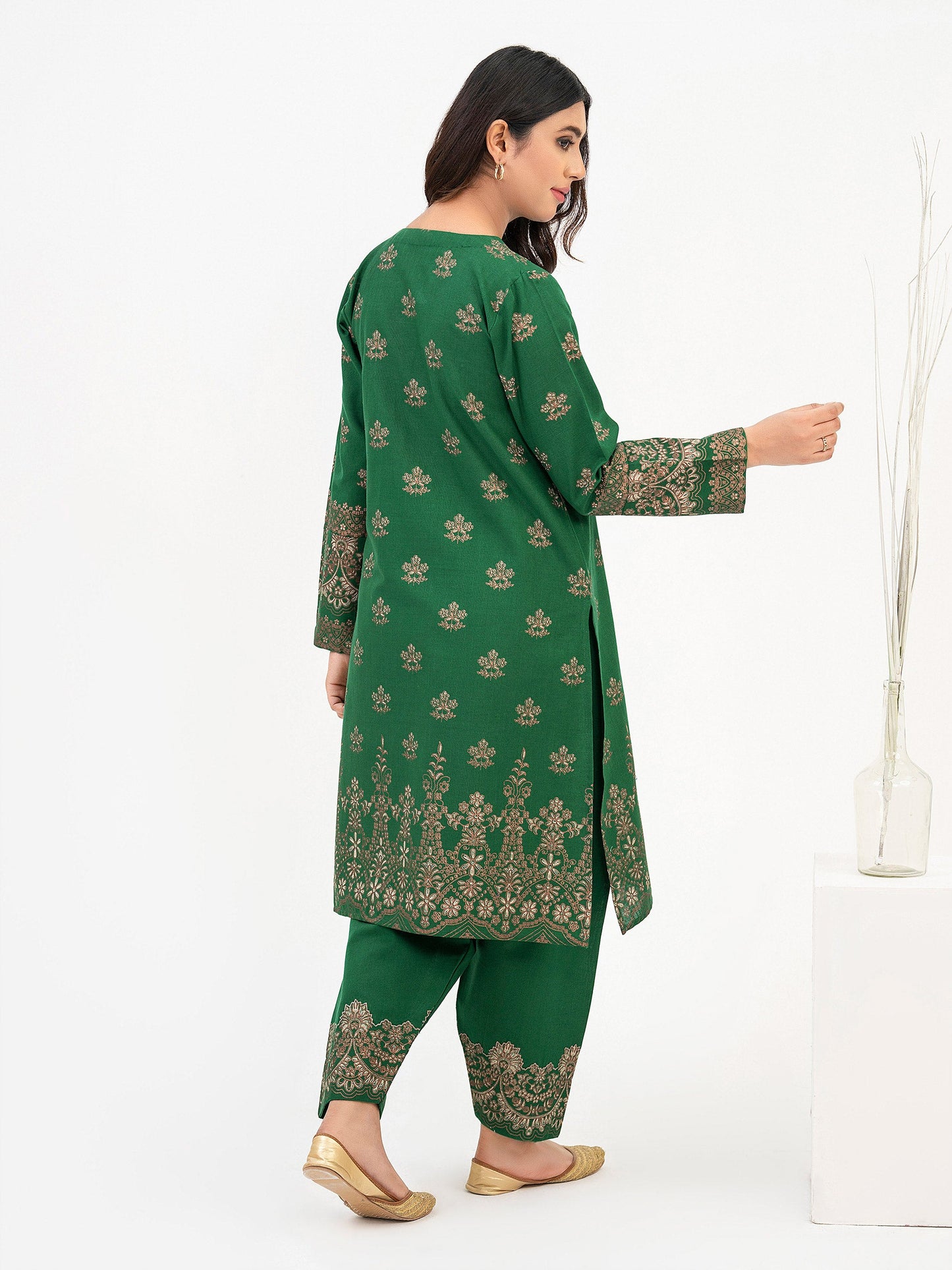 2 Piece Khaddar Suit-Embroidered (Pret)