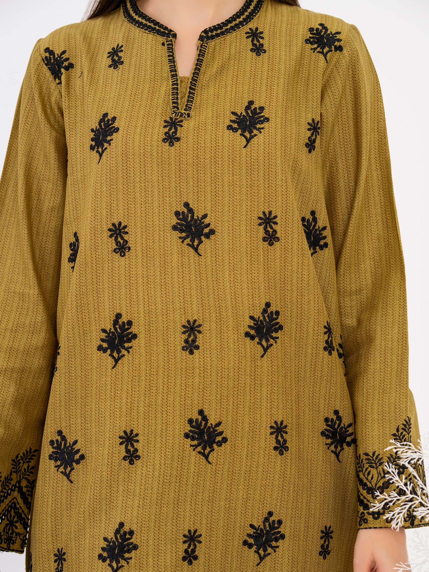 3 Piece Khaddar Suit-Embroidered (Pret)