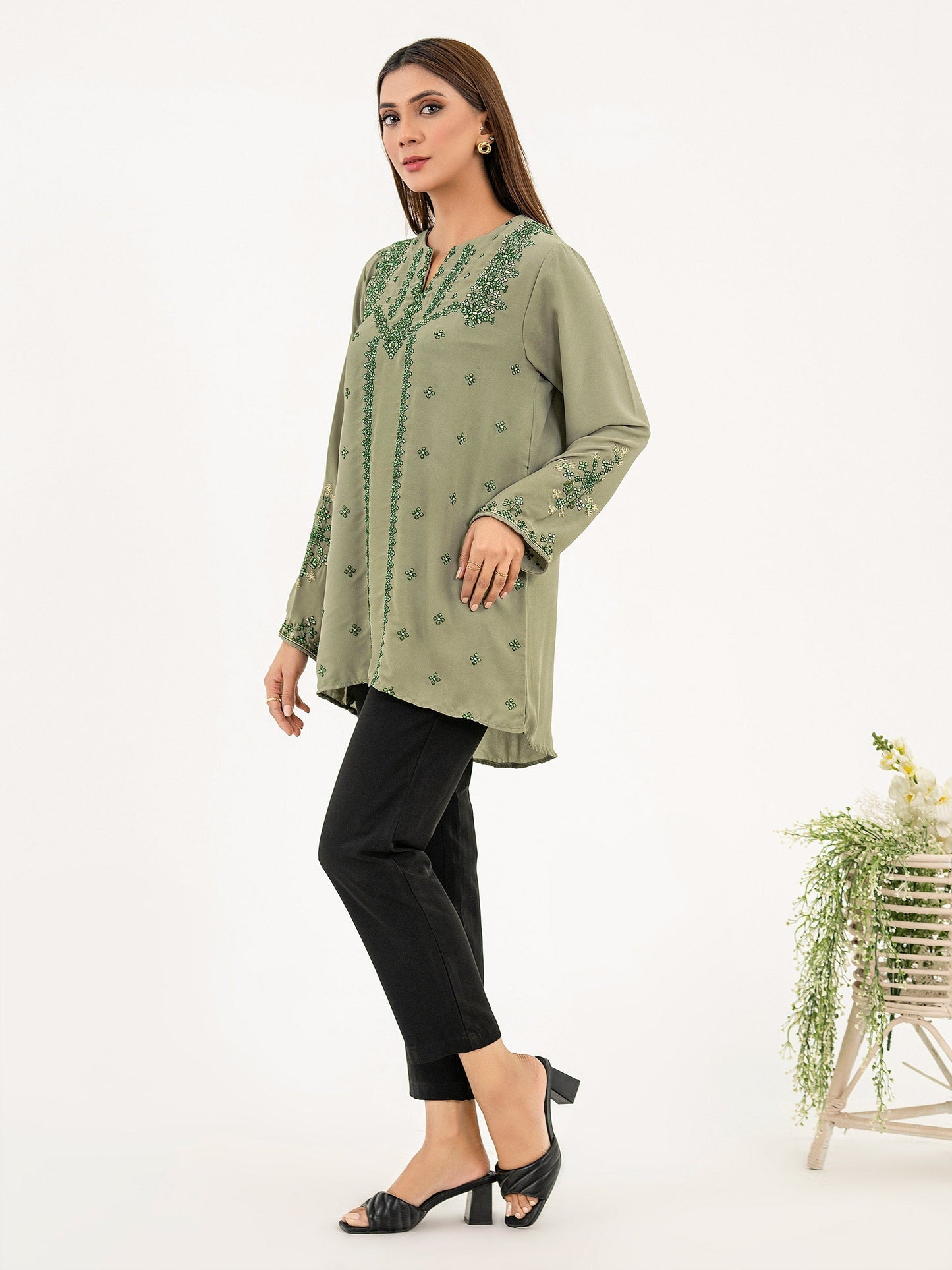 Grip Kurti-Embroidered(Pret)