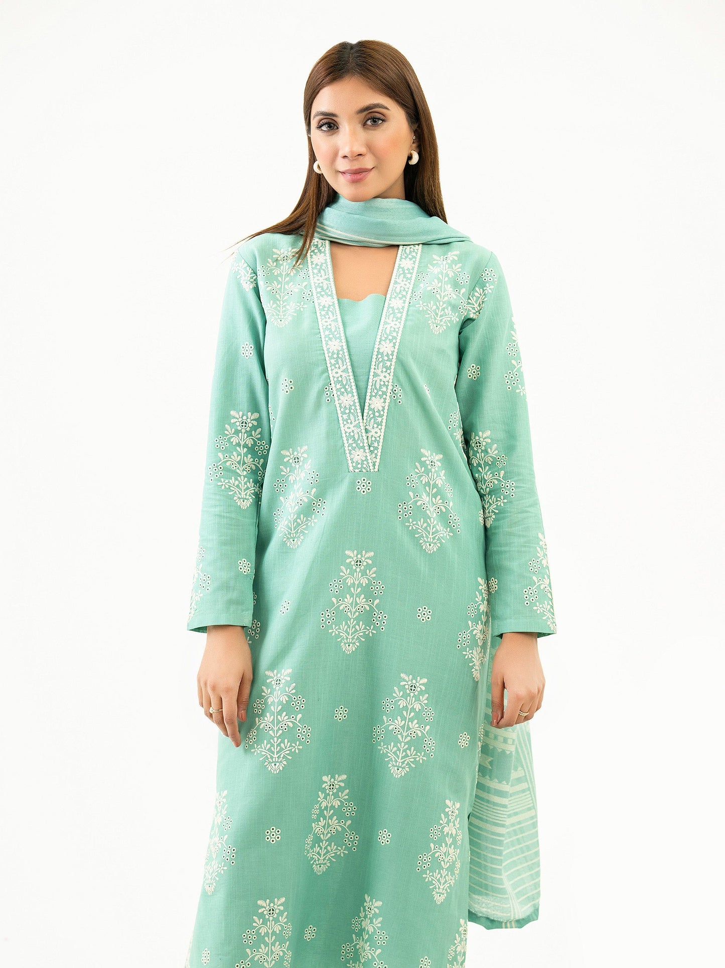 3 Piece Khaddar Suit-Embroidered (Pret)