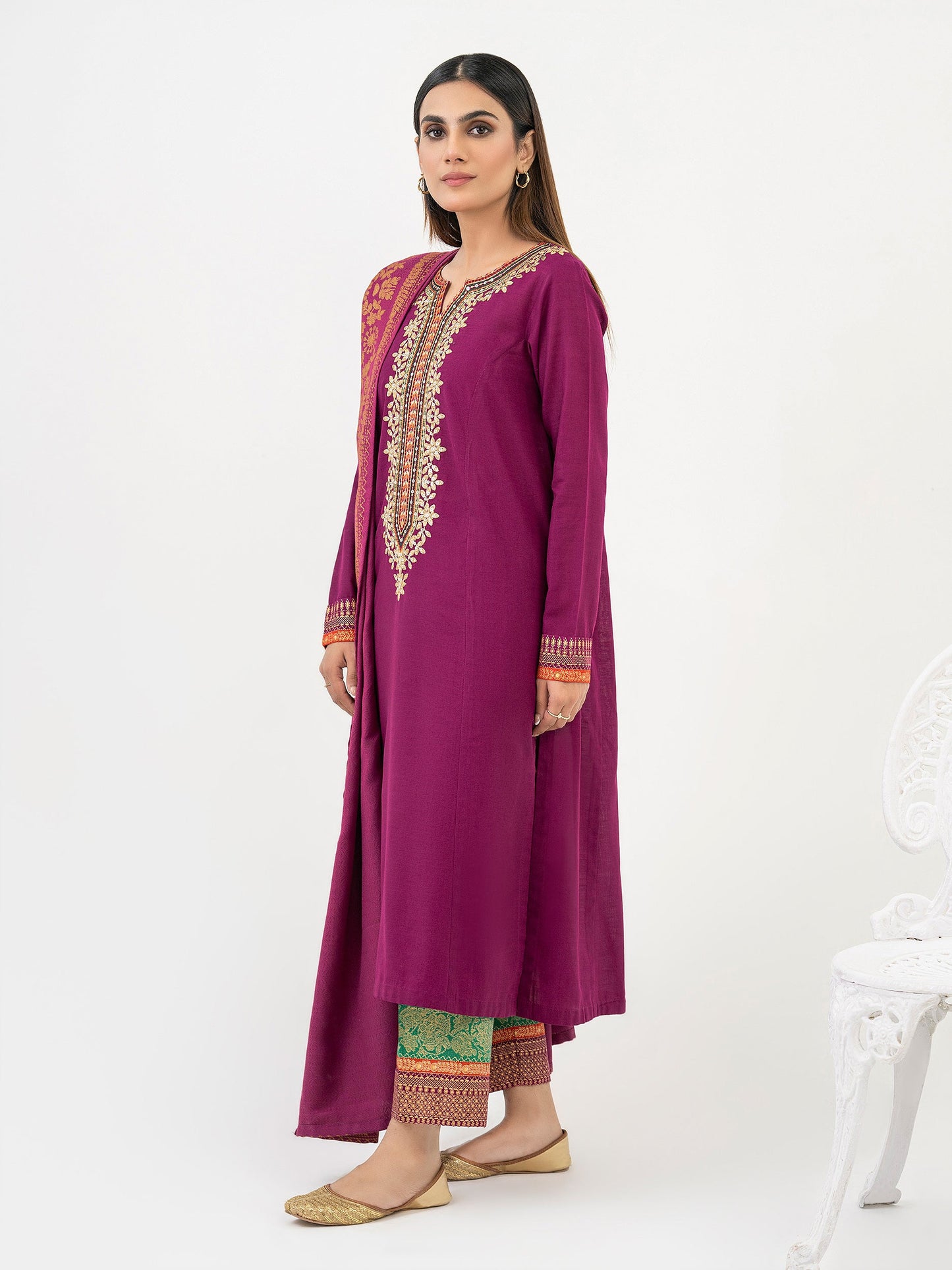 3 Piece Khaddar Suit-Embroidered (Pret)