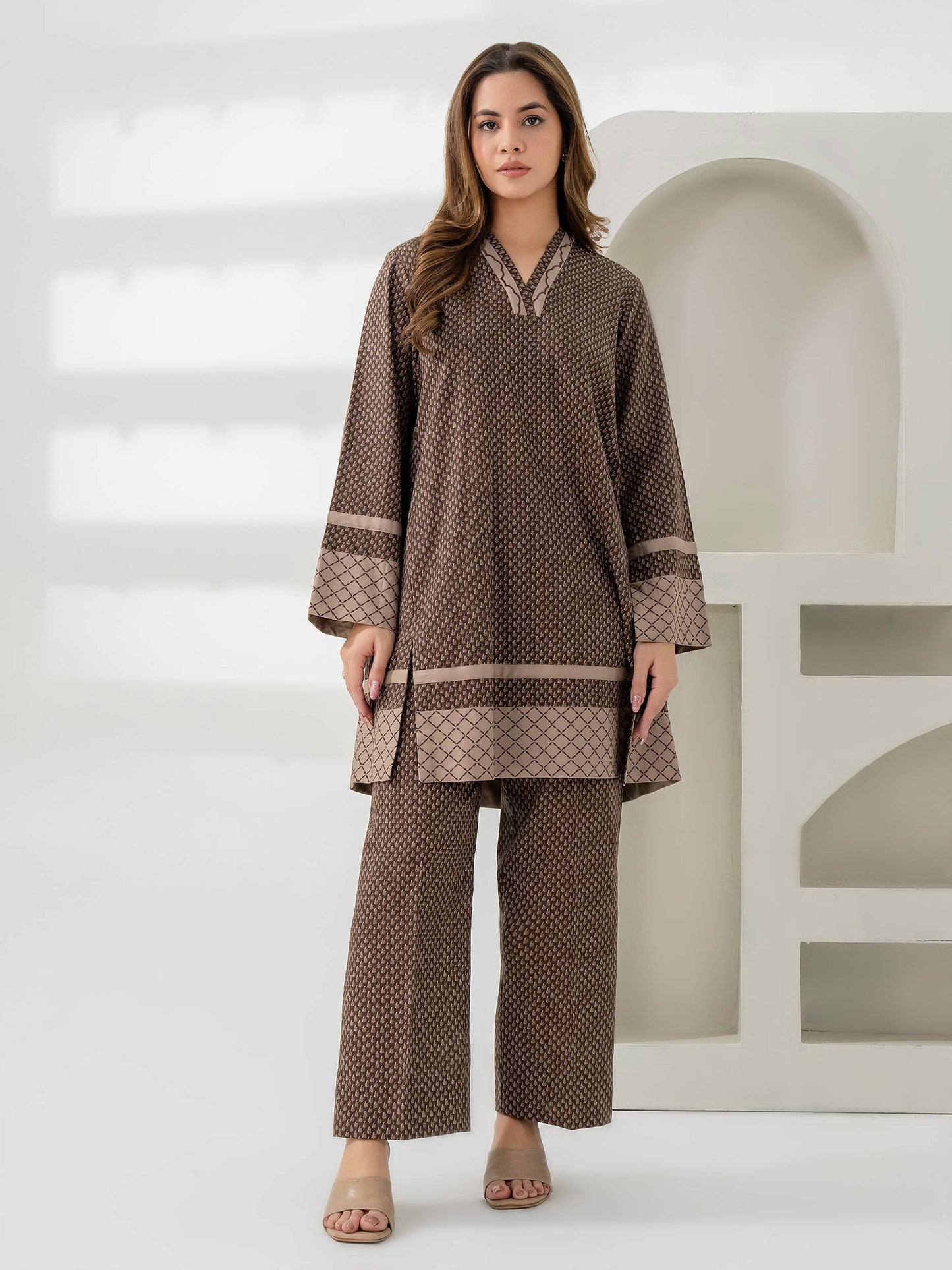 Khaddar Co-Ord Set-Embroidered (Pret)