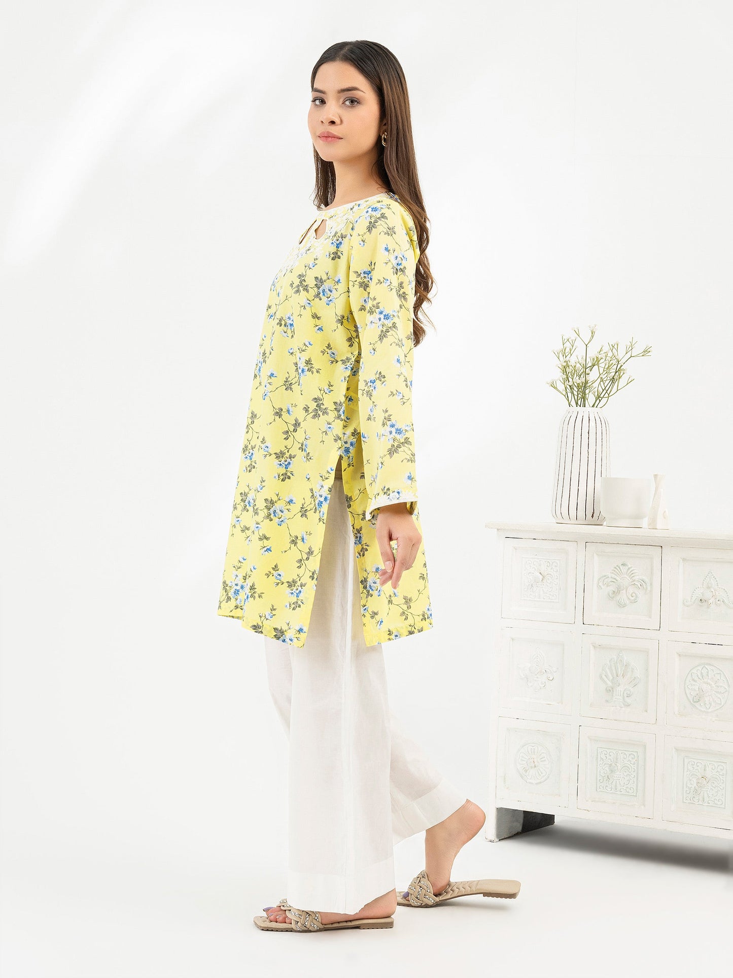 Cambric Kurti-Embroidered (Pret)