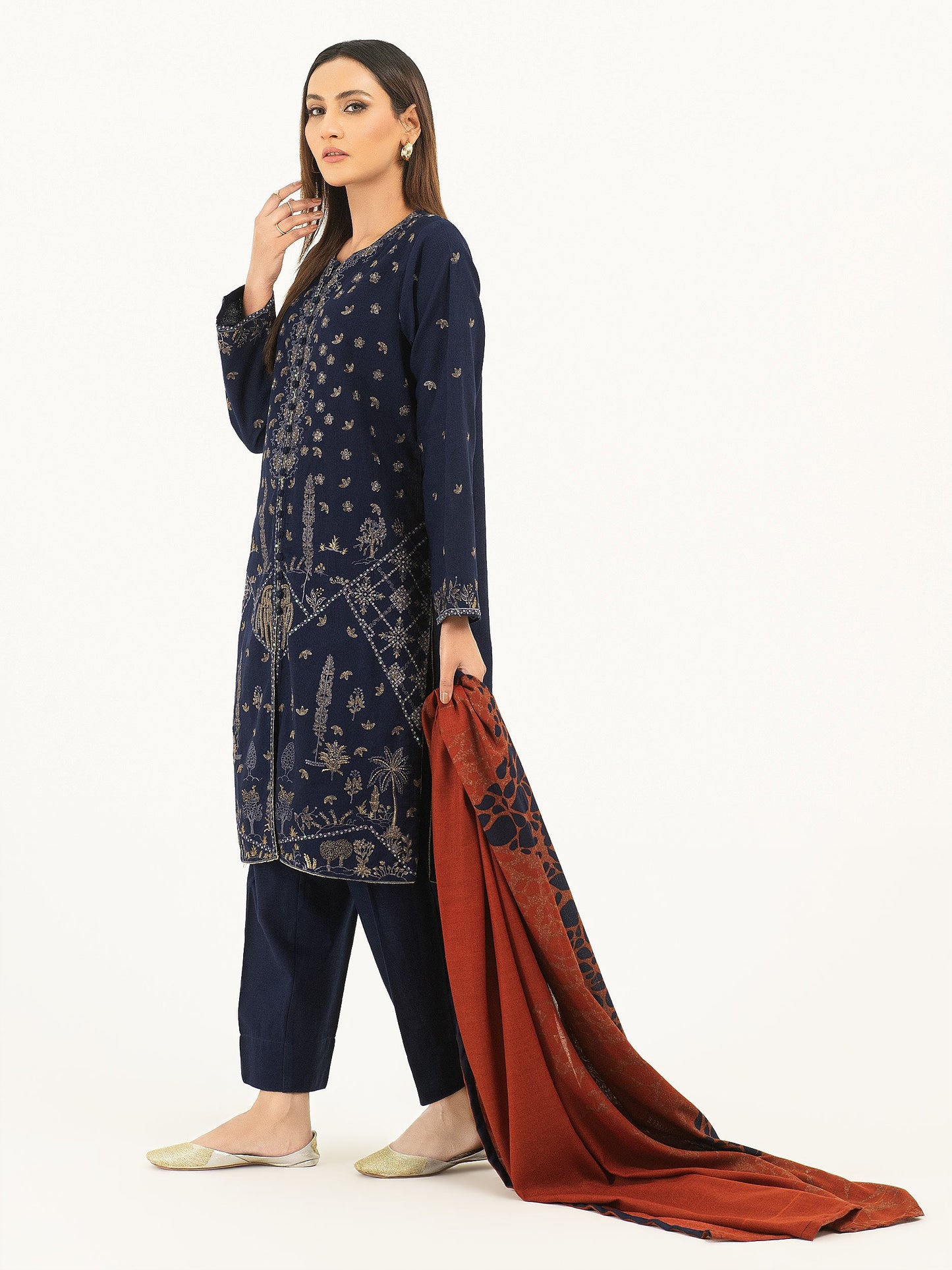 3 Piece Khaddar Suit- Embroidered (Pret)