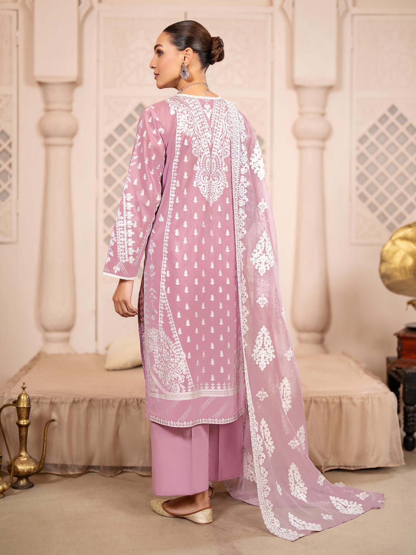 3 Piece Lawn Suit-Embroidered (pret)